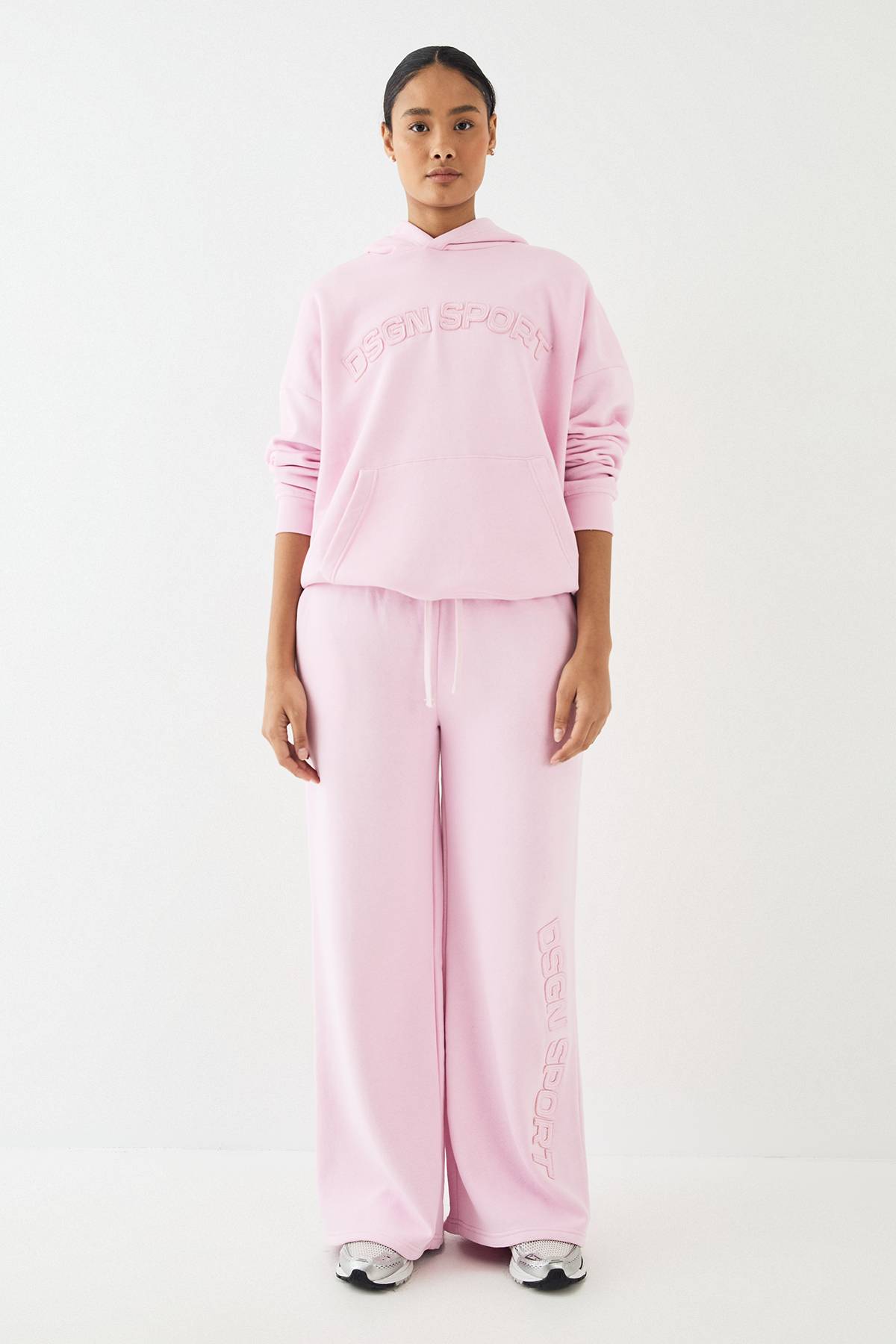 Sweat à Casynthétiqueche Oversize DSGN Studio avec Appliqué en Tissu Assorti