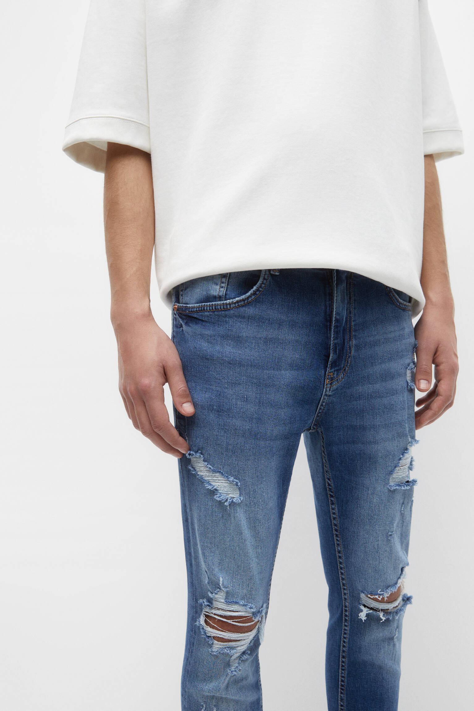 CALÇA JEANS SKINNY RASGADA - AZUL MÉDIO