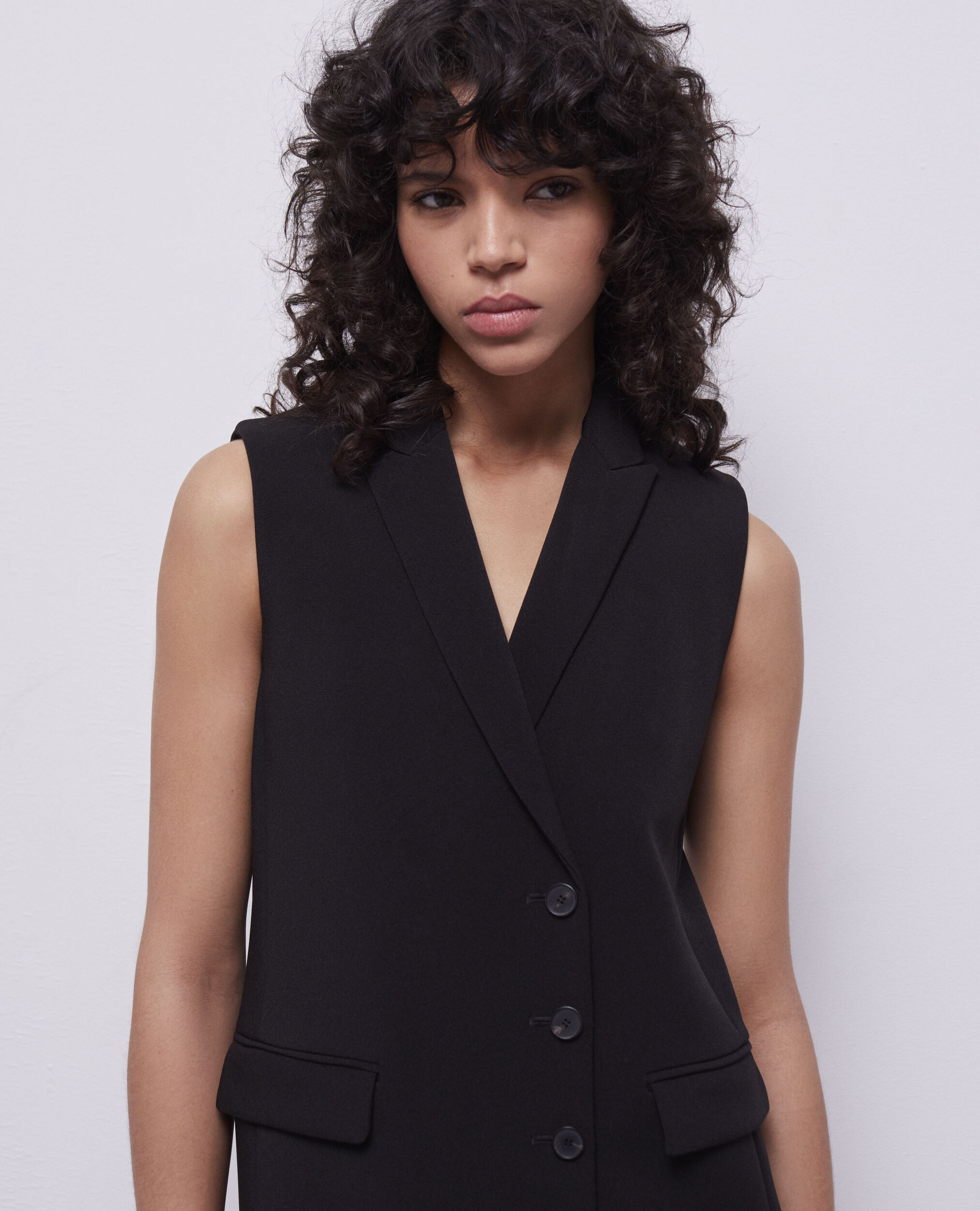 Robe courte en crêpe noire
