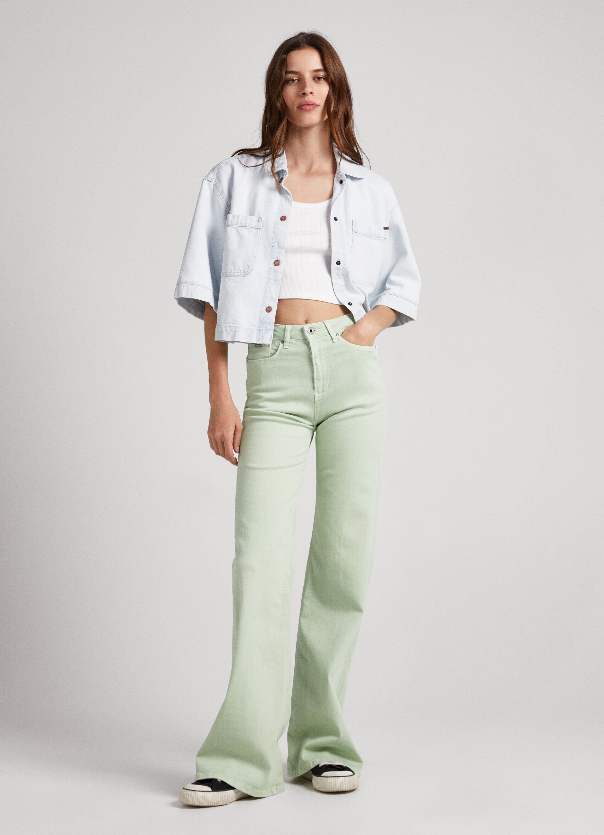 Calça flare com 5 bolsos - verde claro