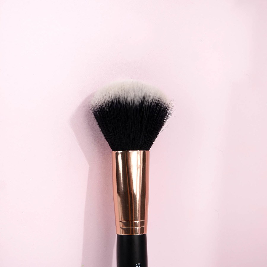 Brush Works Blush Brush