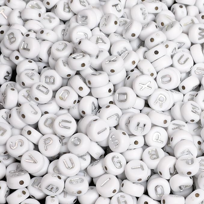 (100er Set) 7mm Acryl Buchstaben Perlen DIY Bastel Schmuck Zwischenperle für Armband / Kette - Weiss / Silber