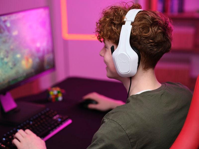 Trust Headset GXT 415W Zirox Schwarz/Weiss Gaming-Headset mit komfortablen ohrumschliessenden Polstern und einstellbarem Mikrofon