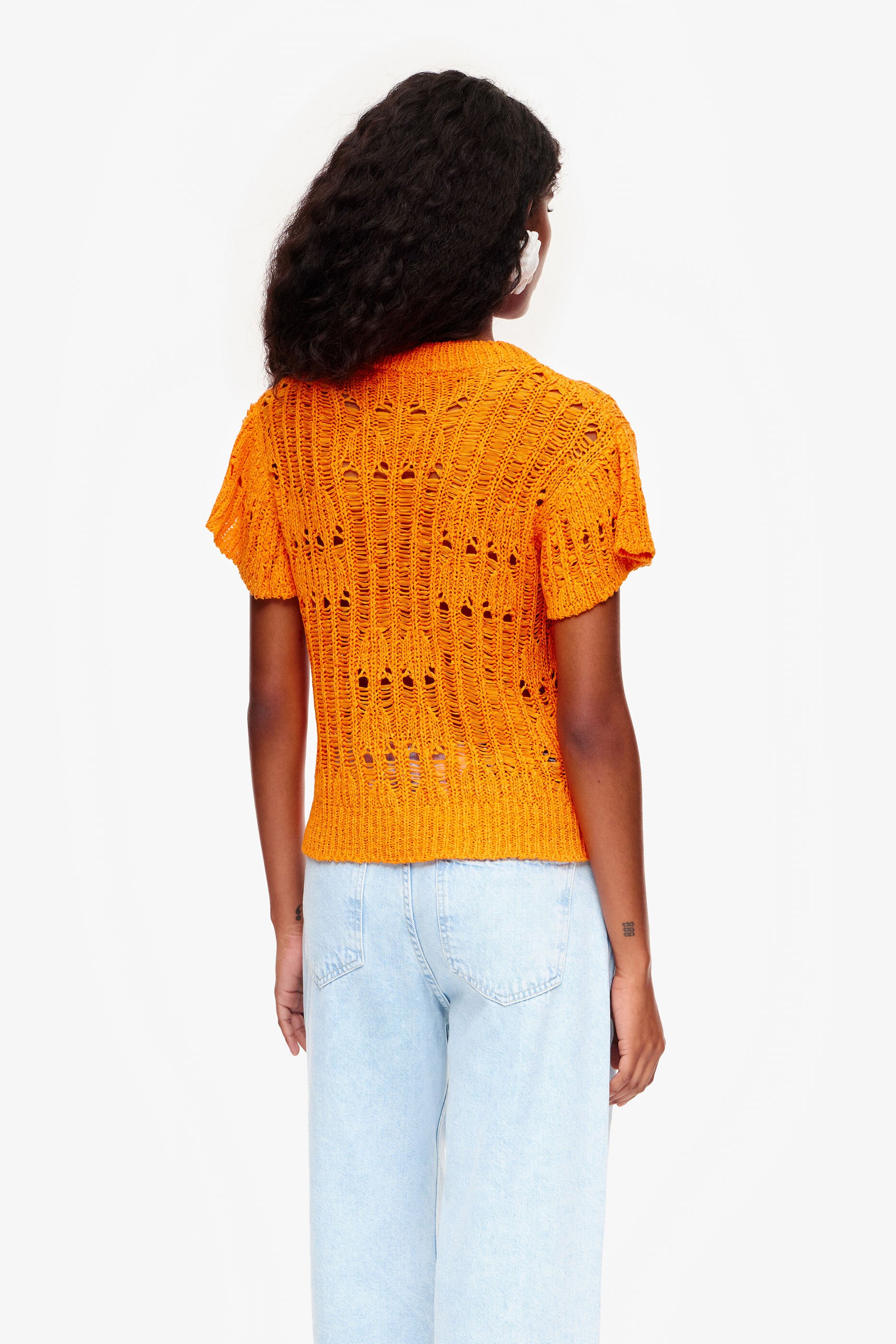 camisa laranja vazada