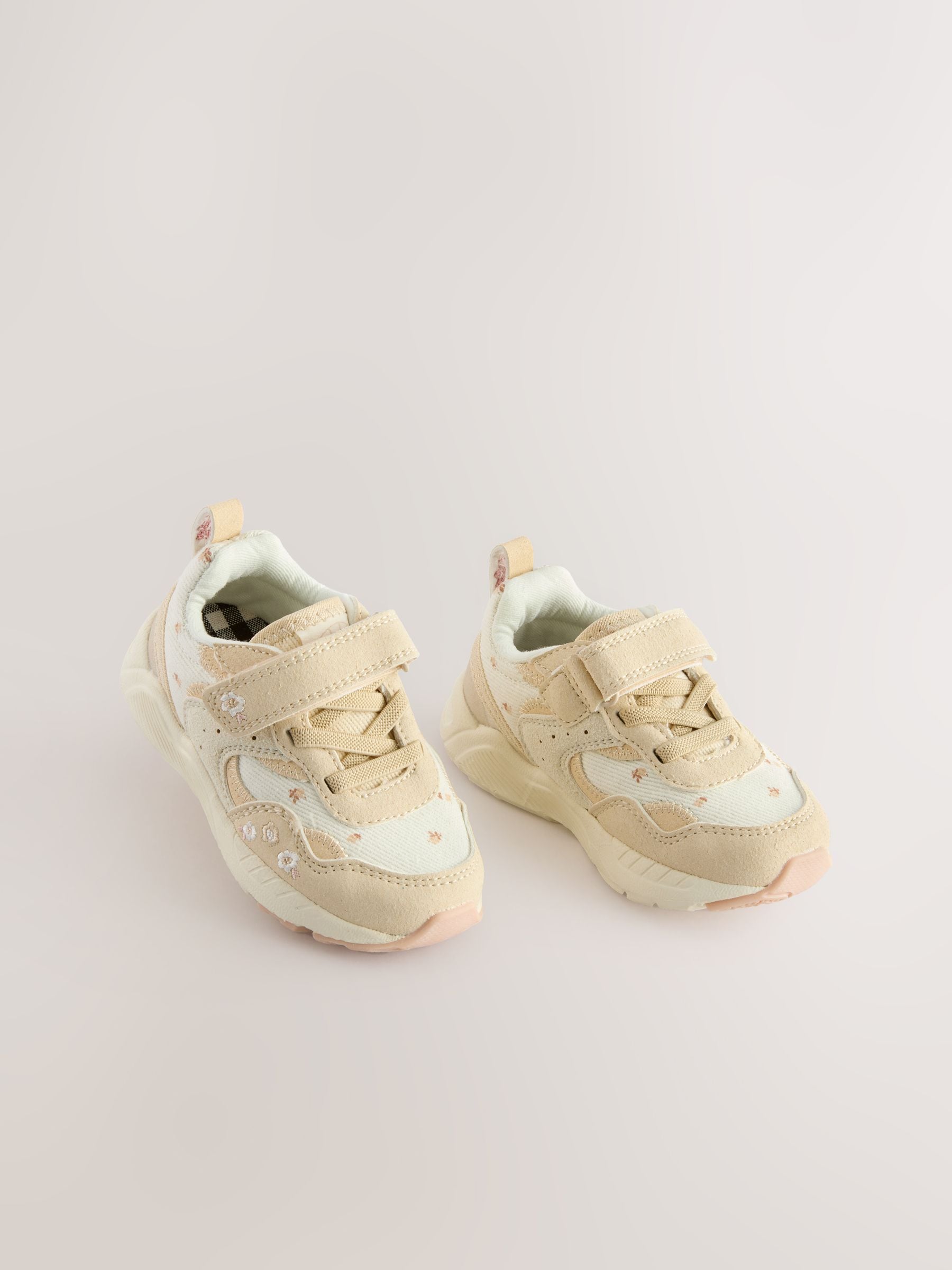 Neutraal met geborduurde bloemen - Sneakers met elastische veters en klittenbandsluiting
