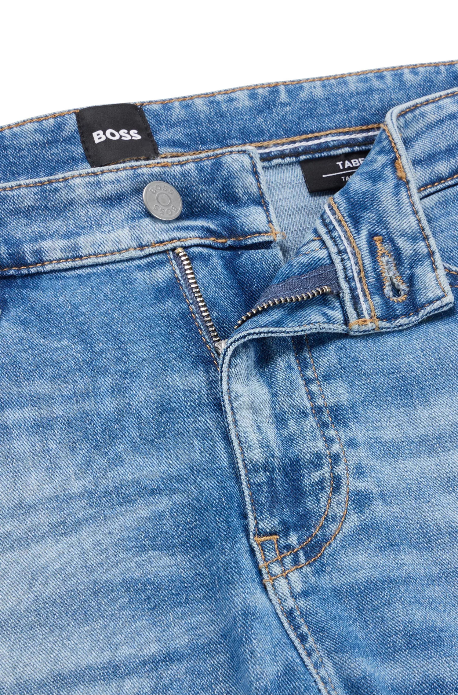 Calça jeans BOSS preta, corte afunilado, em denim italiano stretch azul médio.