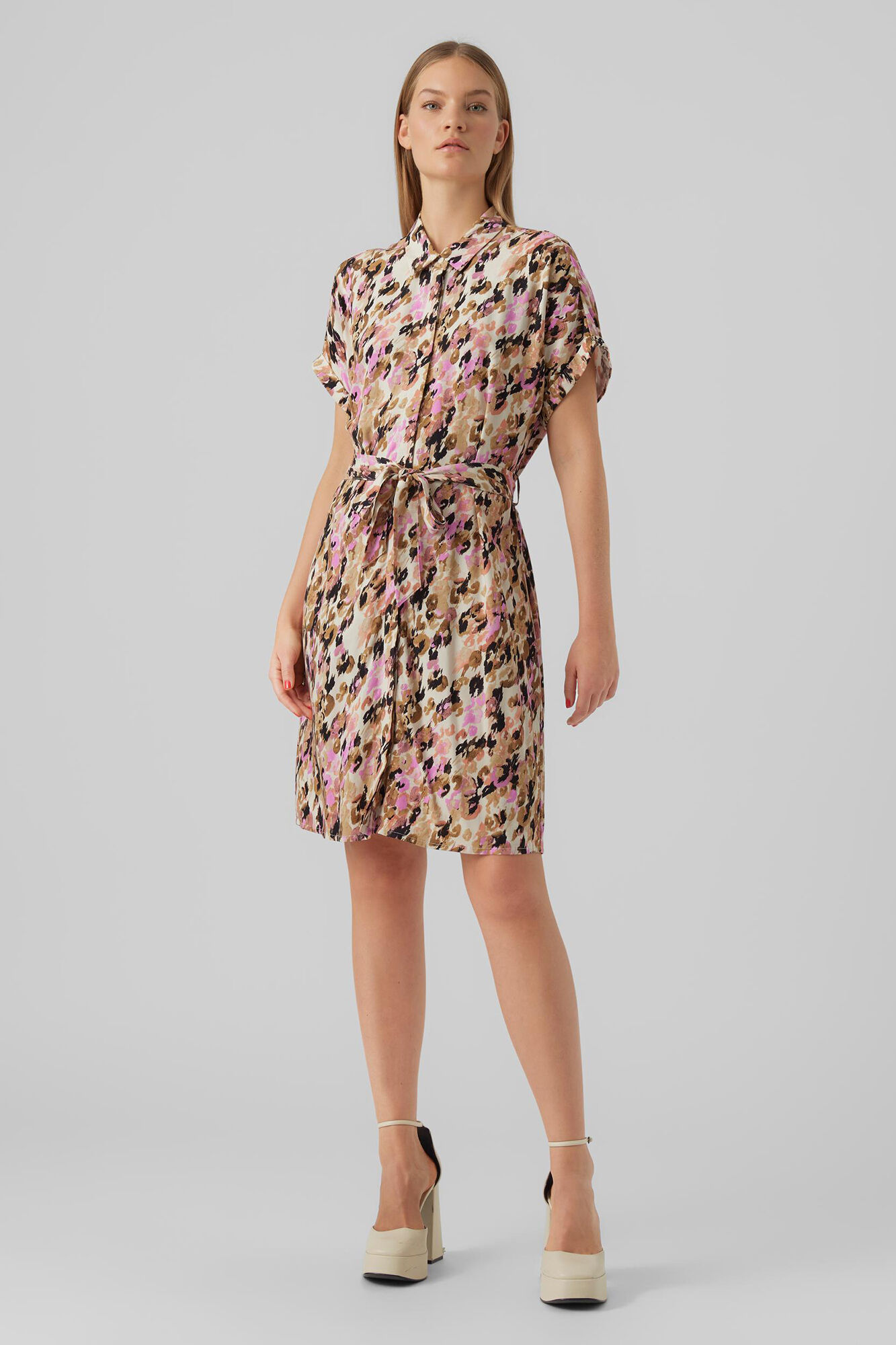 Vestido curto estilo camisa - Marrom