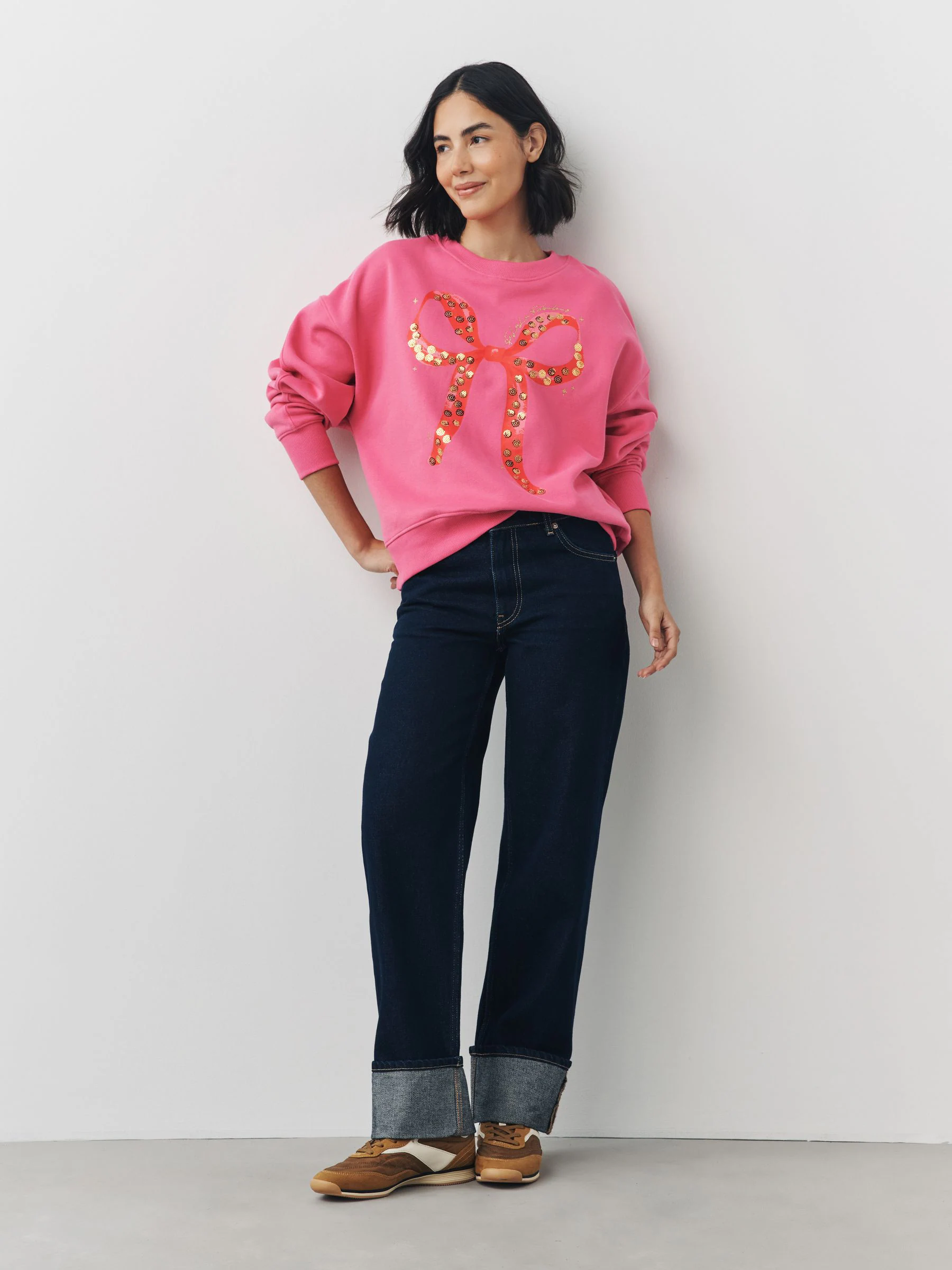 Bessenroze - Seasonal Christmas Bow Graphic With Sparkle Sequins Longsleeve Crewneck Sweatshirt