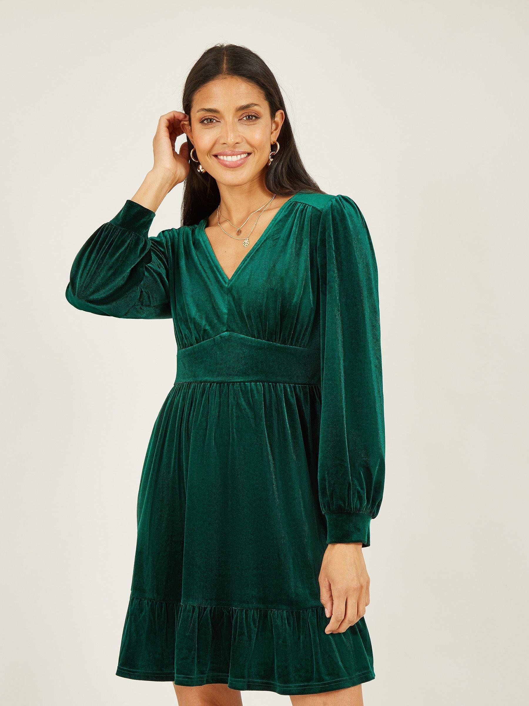 Groen - Yumi Velvet Long Sleeve Skater Dress