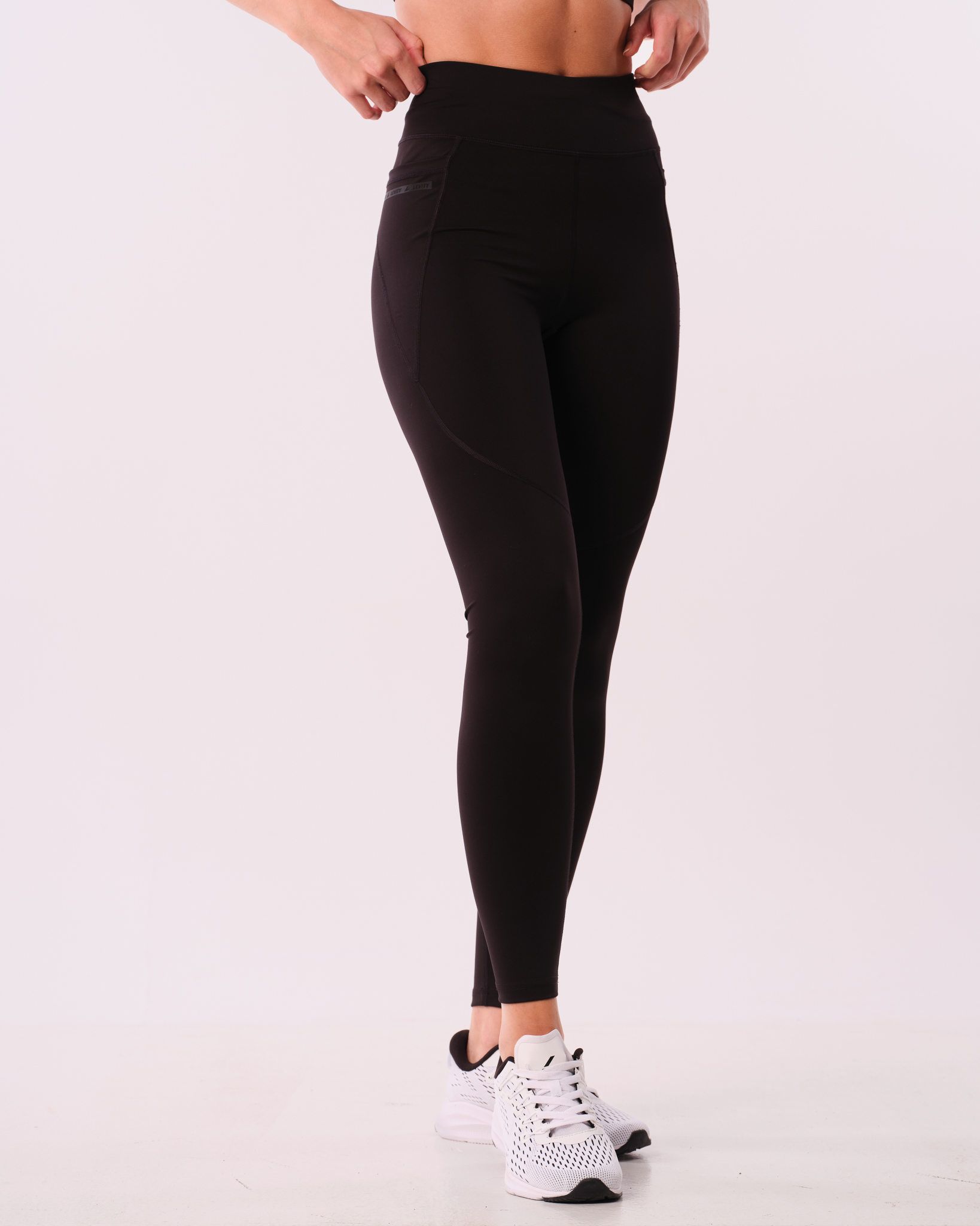 LEVITY Conquer Running Pocket Tights Black