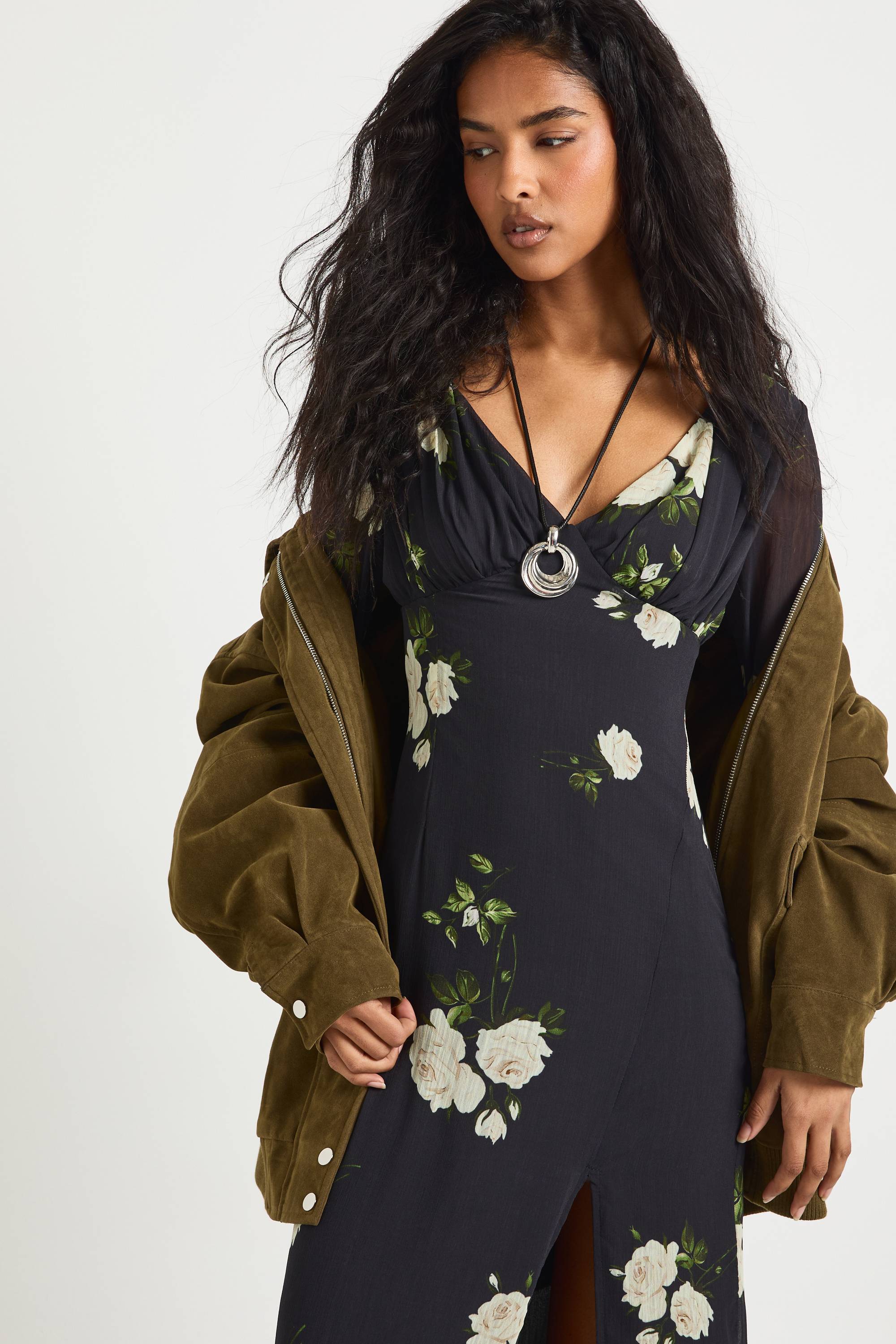 boohoo Robe Maxi Plongeante en Chiffon Floral