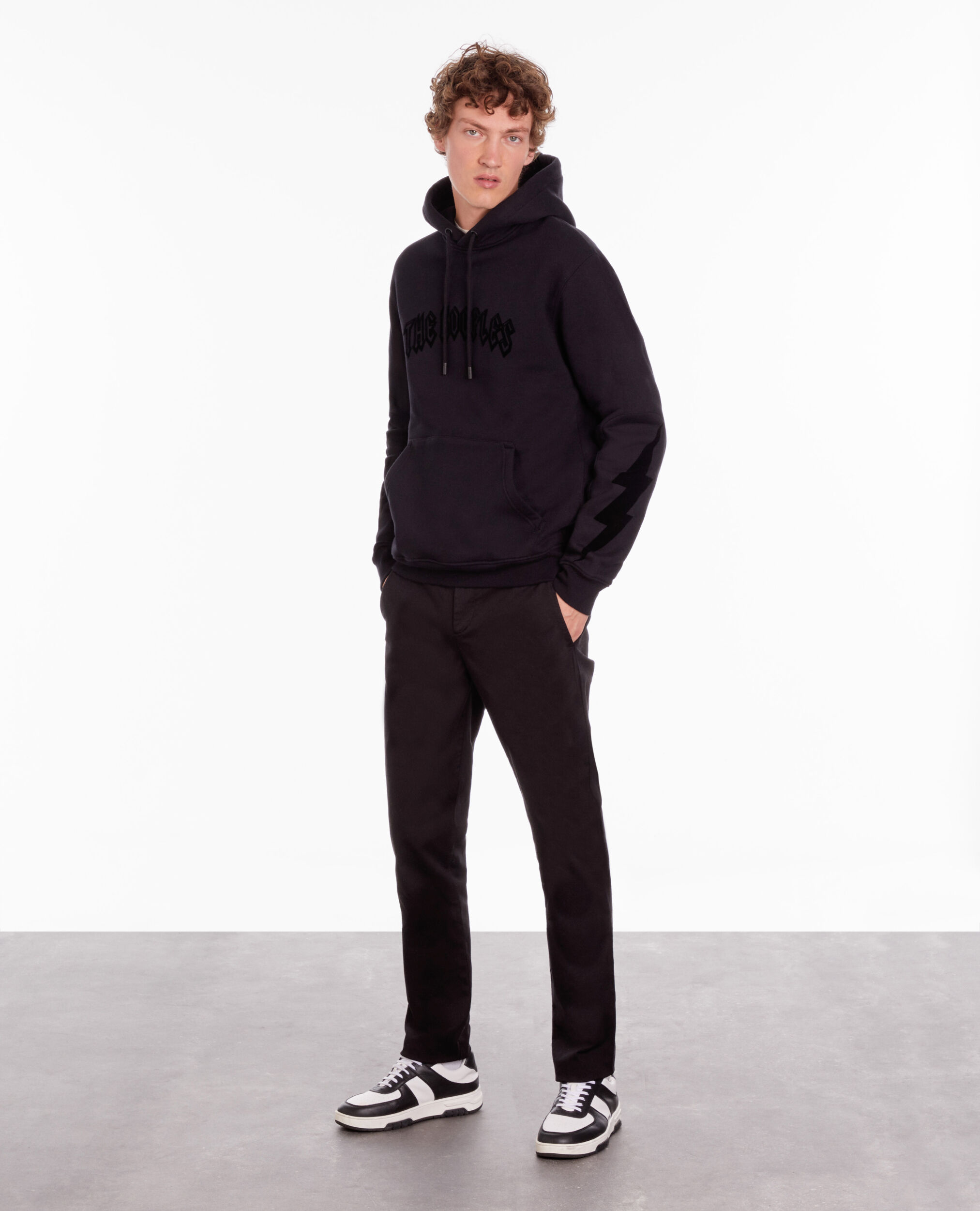 Sweatshirt à capuche noir avec flocage