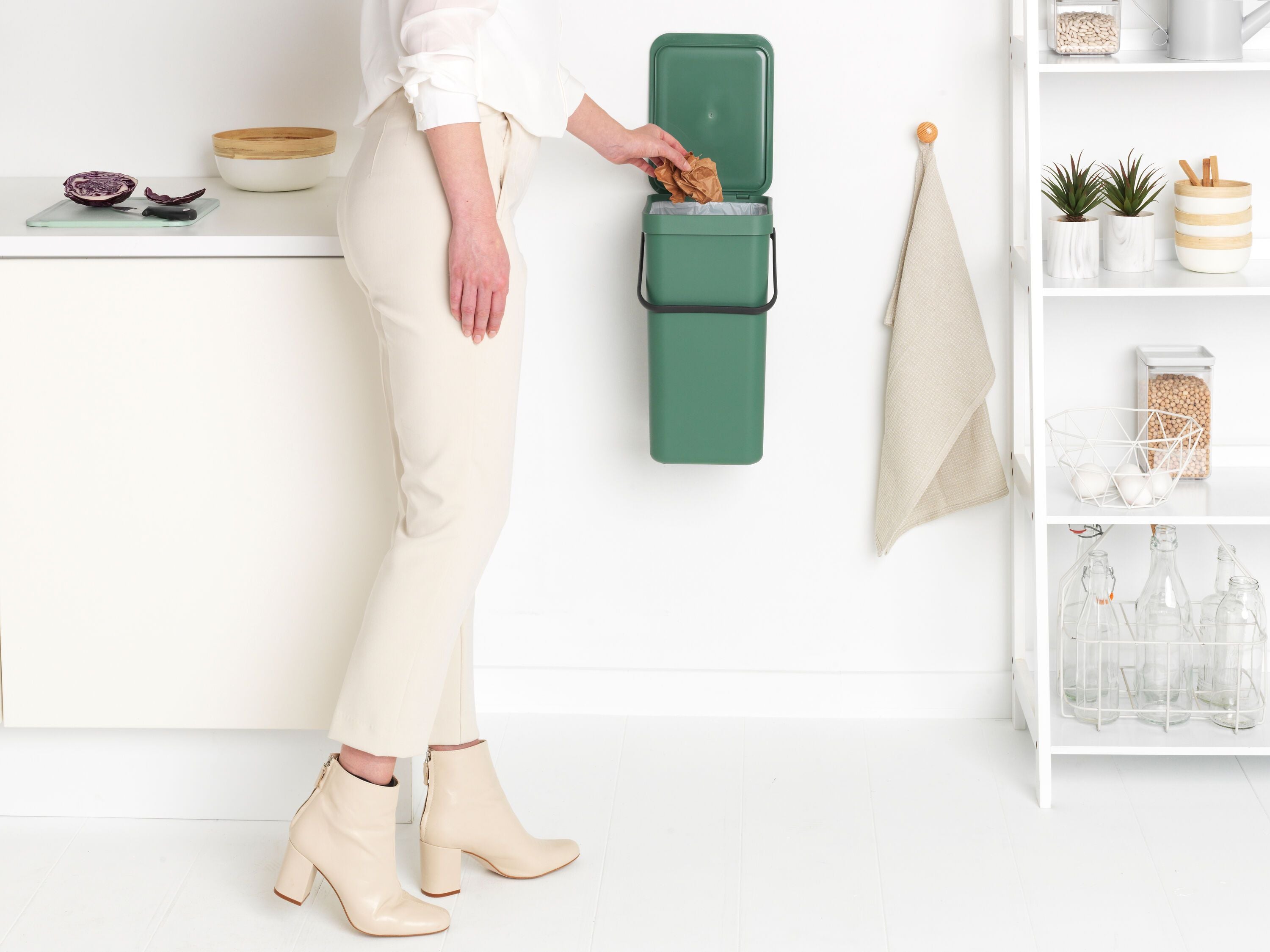 brabantia SORT & GO Abfalleimer - Dunkelgruen / B: 22.0 cm x T: 24.9 cm x H: 40.1 cm