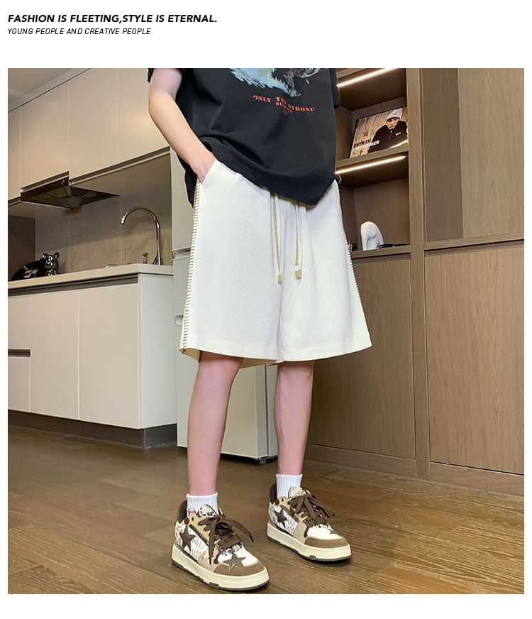 Tiaota - Contrasterende gestikte shorts met gemiddelde taille