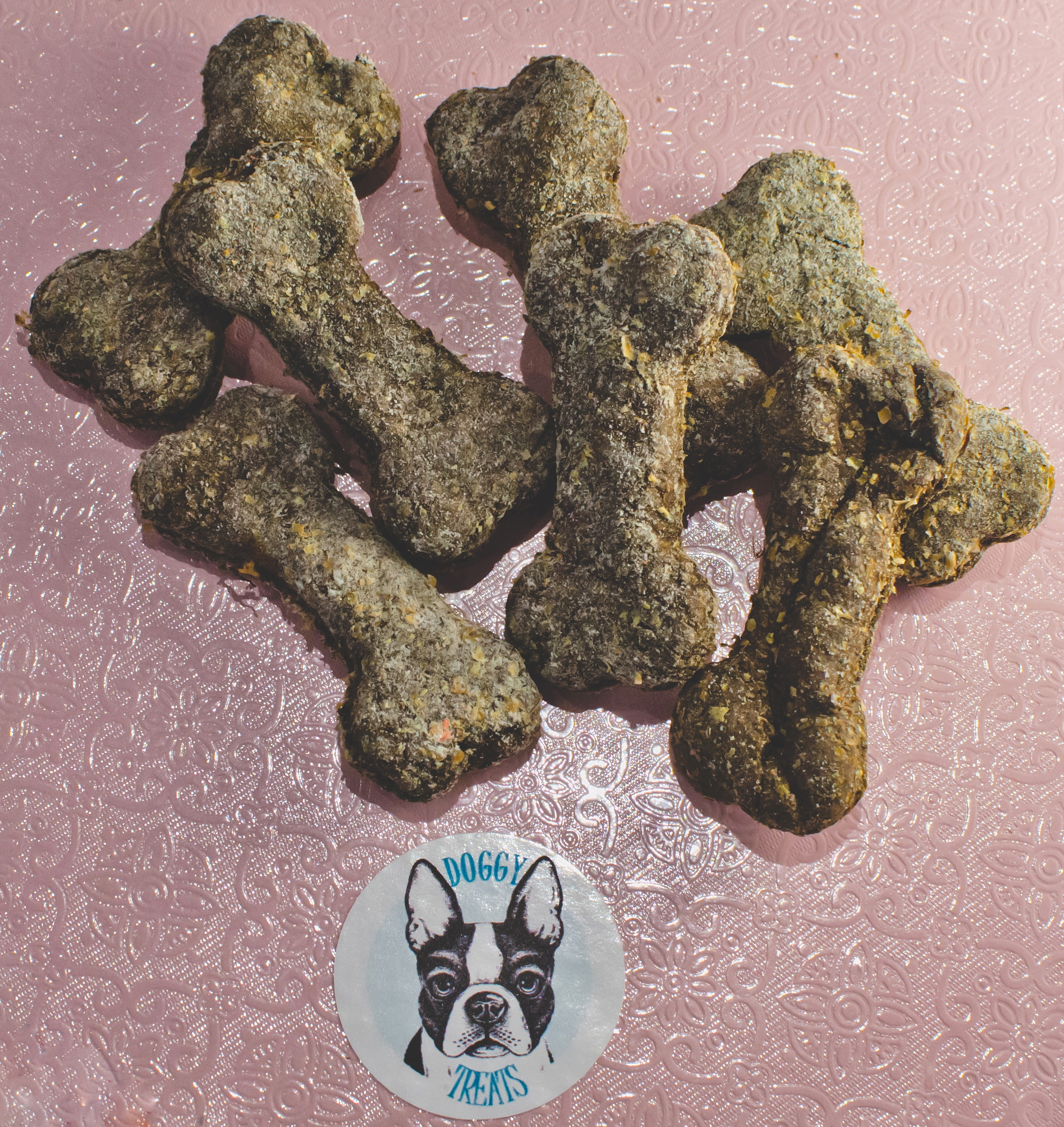 Biscoitos de alfarroba e carne