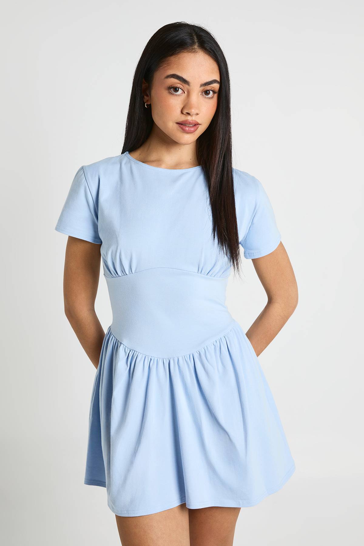 boohoo Robe Patineuse En Coton À Taille Cintrée Et Manches Courtes