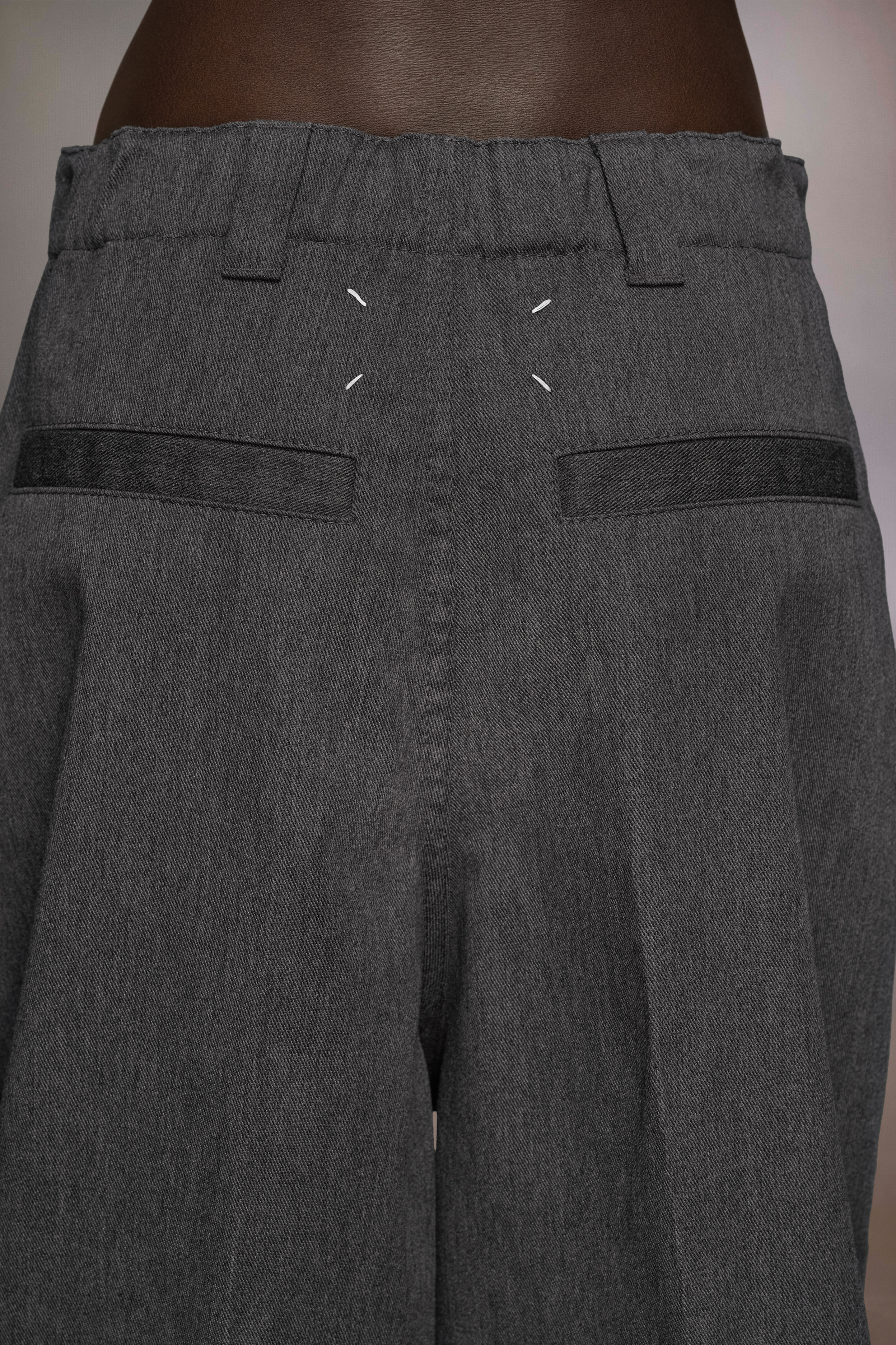 Pantalon à plis