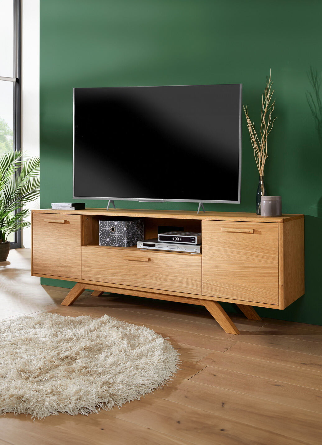 TV-Longboard mit massiven Holzbeinen und Holzgriffen