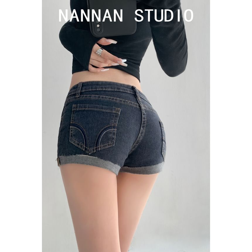 Shira - Denim shorts met lage taille en opgerolde zoom