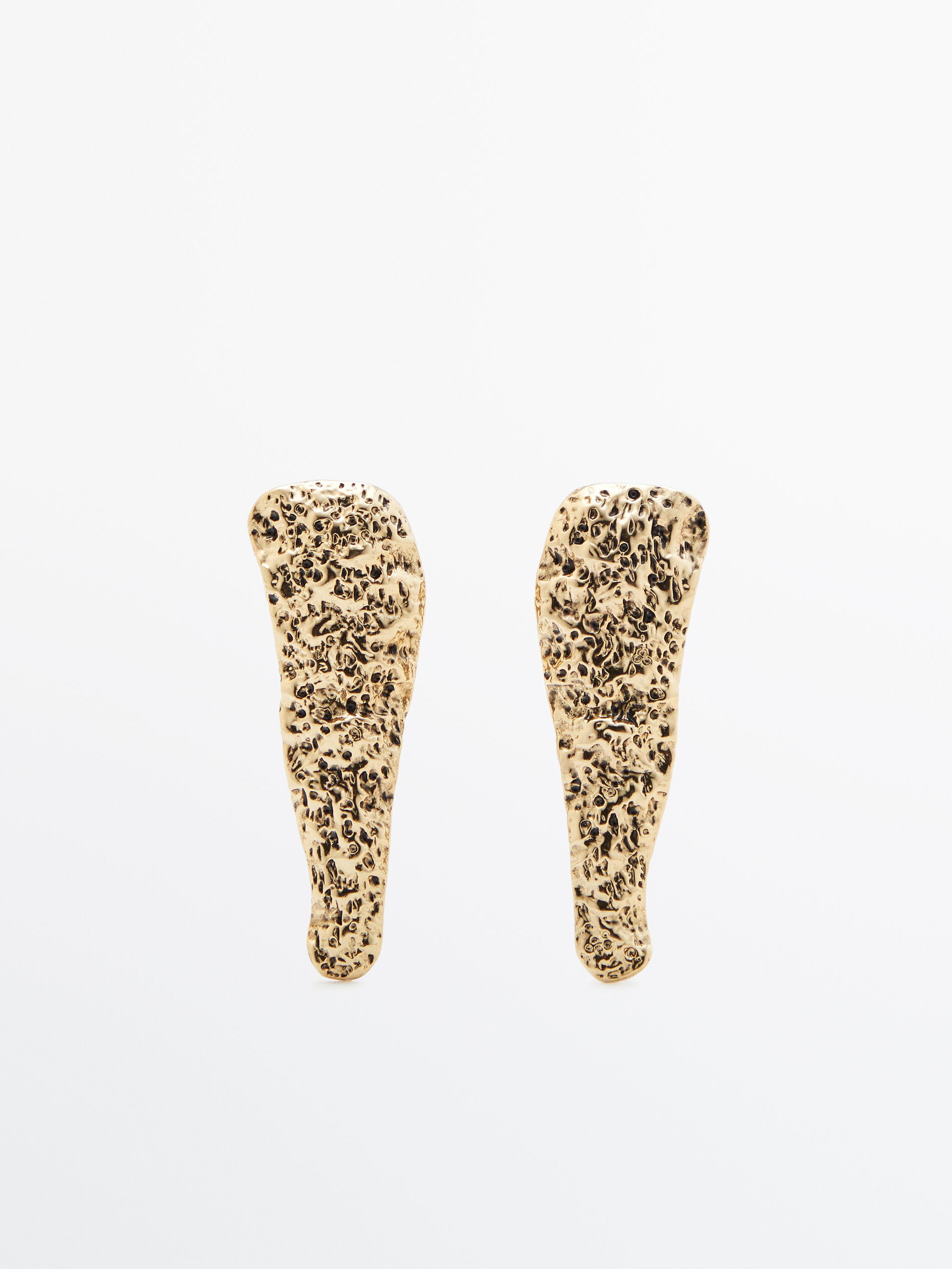 Brincos longos com textura banhada a ouro - OURO