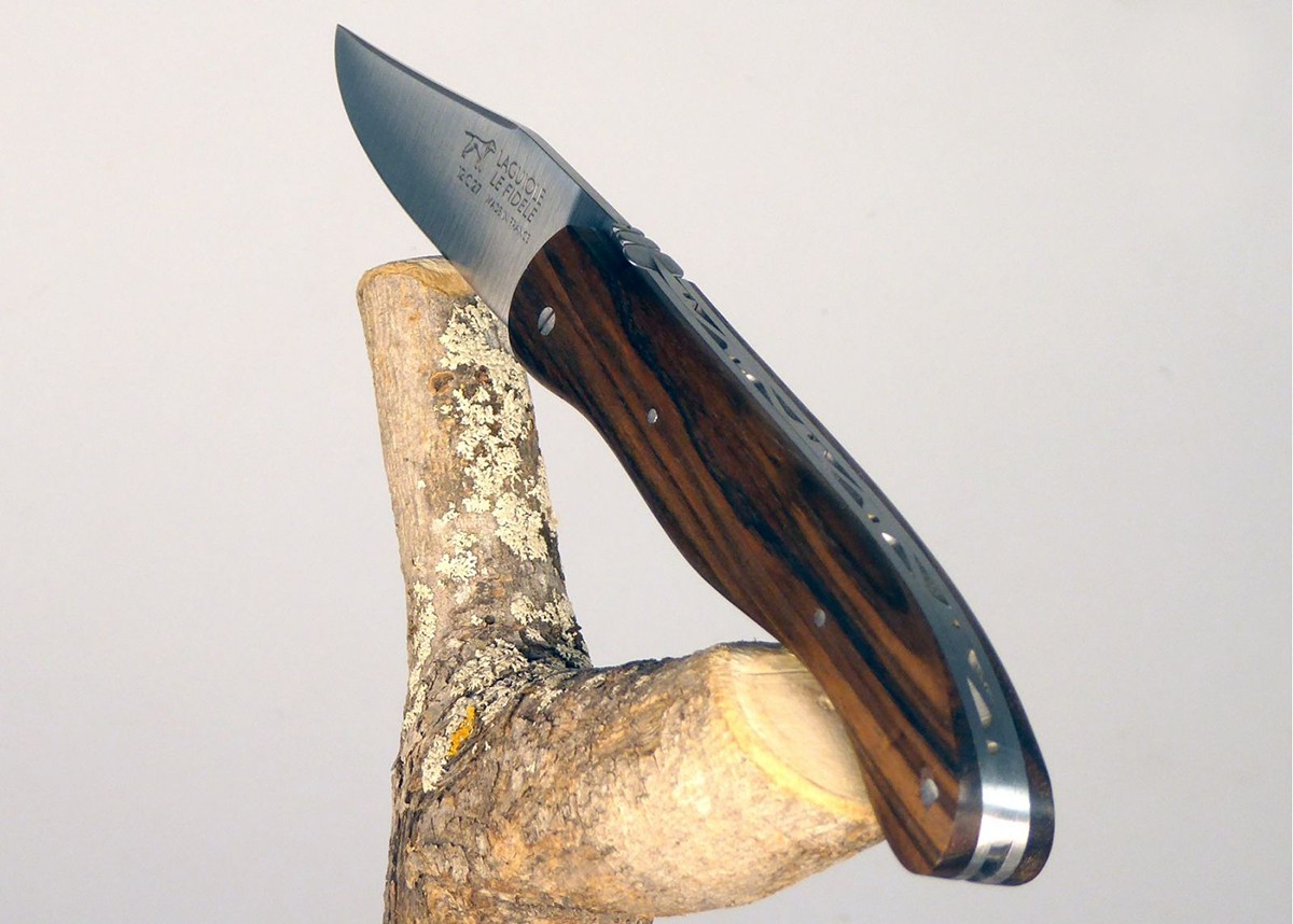 Couteau Laguiole avec un manche en Noyer
