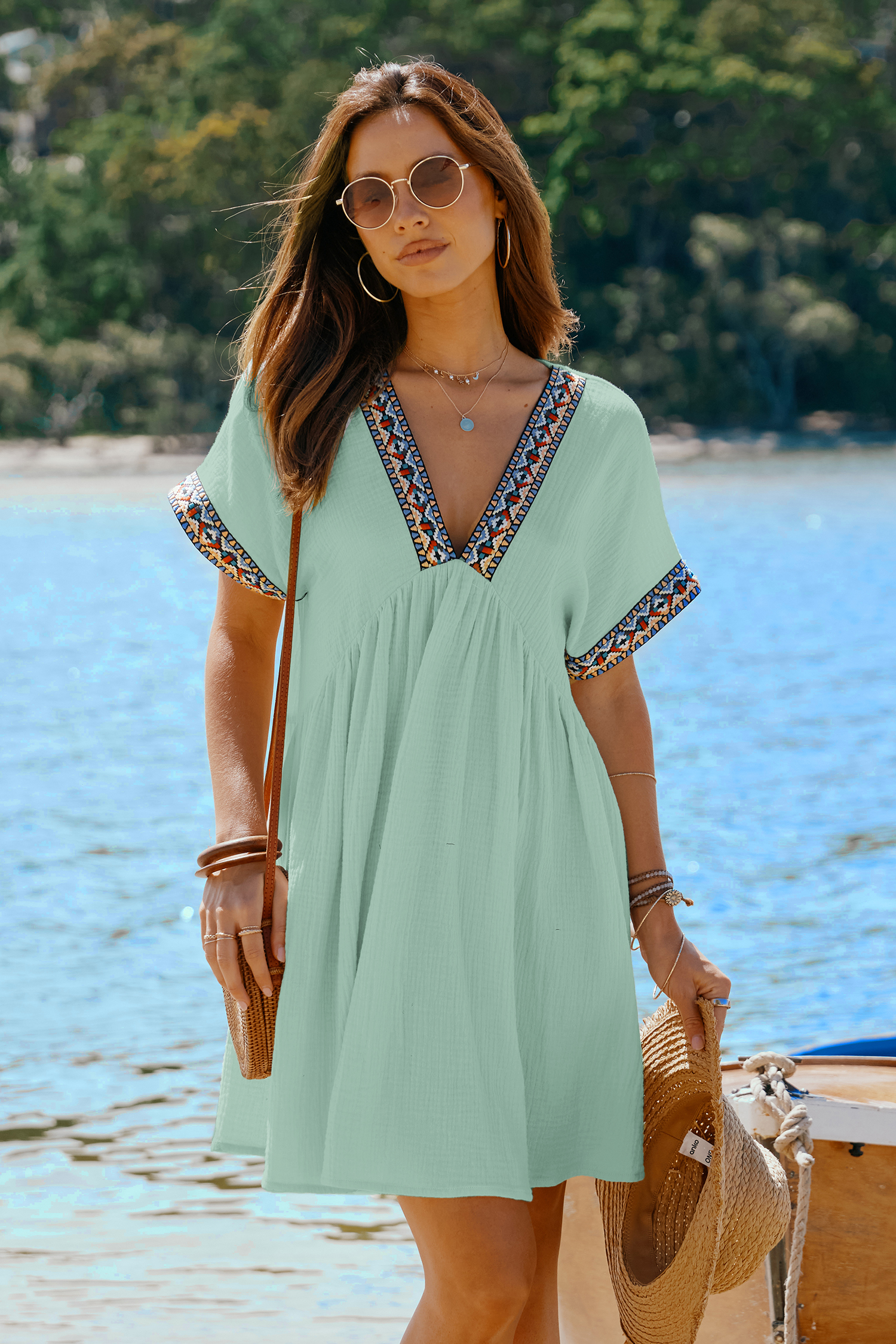 Robe mini en pur coton avec col plongeant et manches courtes vert