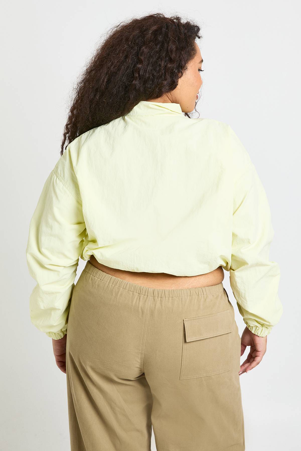 boohoo Veste Utilitaire Courte À Col Montant Grande Taille