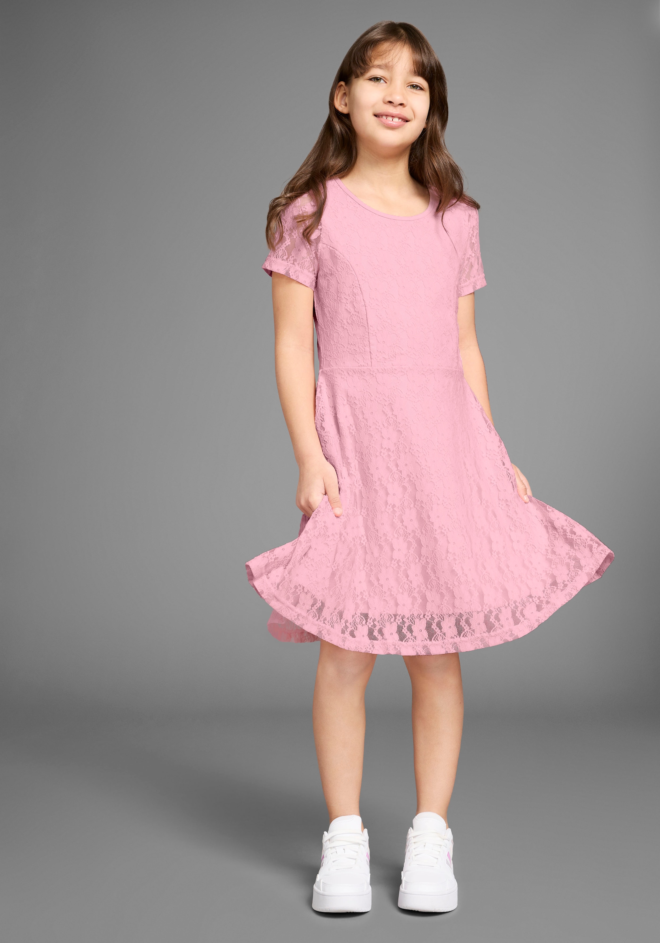 KIDSWORLD Spitzenkleid »Jerseykleid mit aufwendiger Spitze« Festliches Kleid mit Spitze