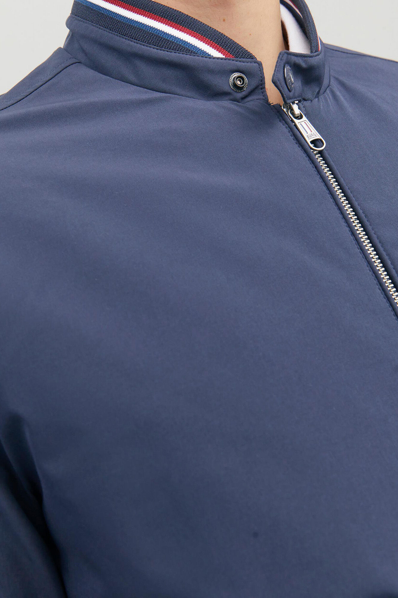 Jaqueta bomber com detalhes bordados - Azul marinho