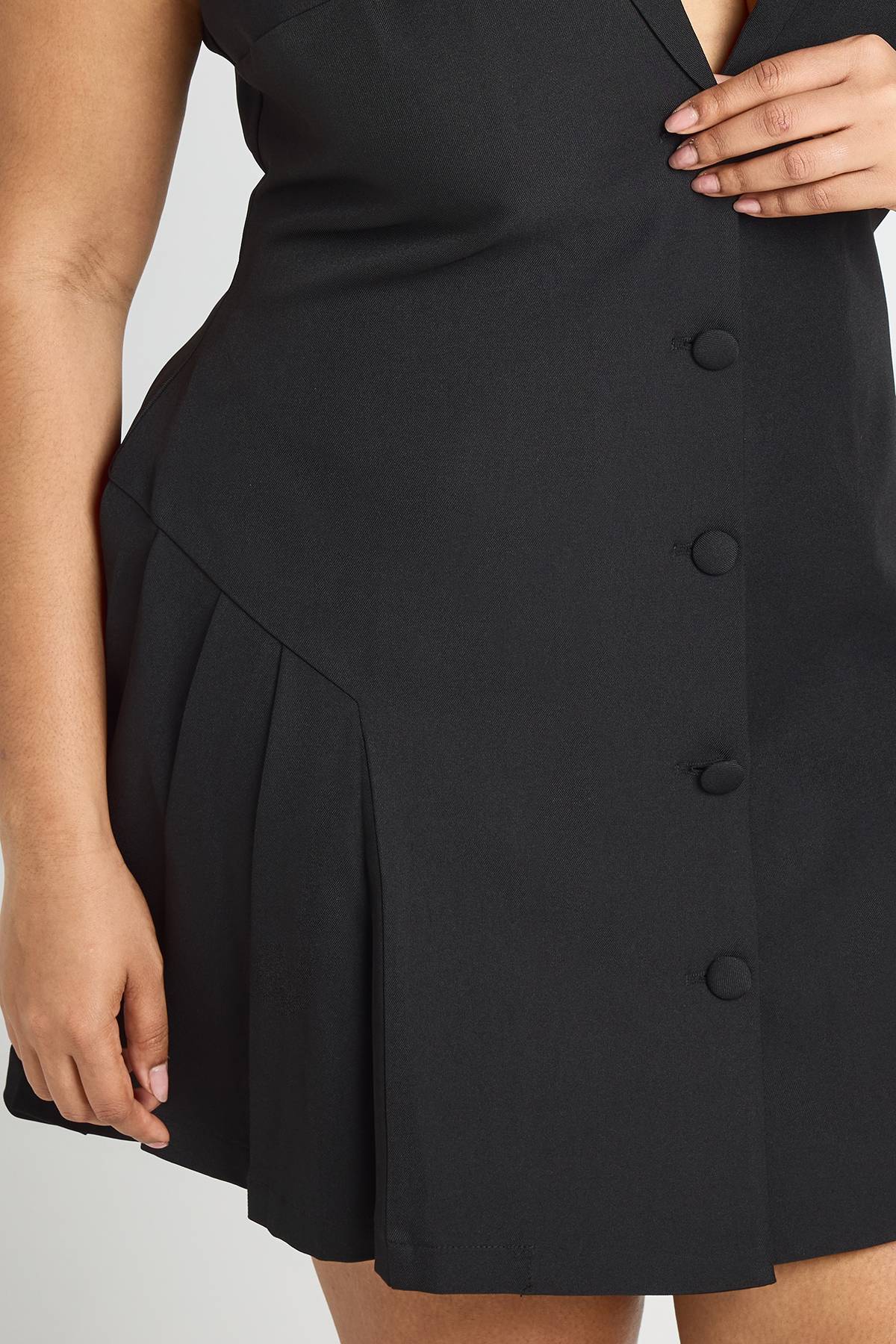 boohoo Robe Blazer Patineuse Plissée Sans Manches Ajustée Grande Taille