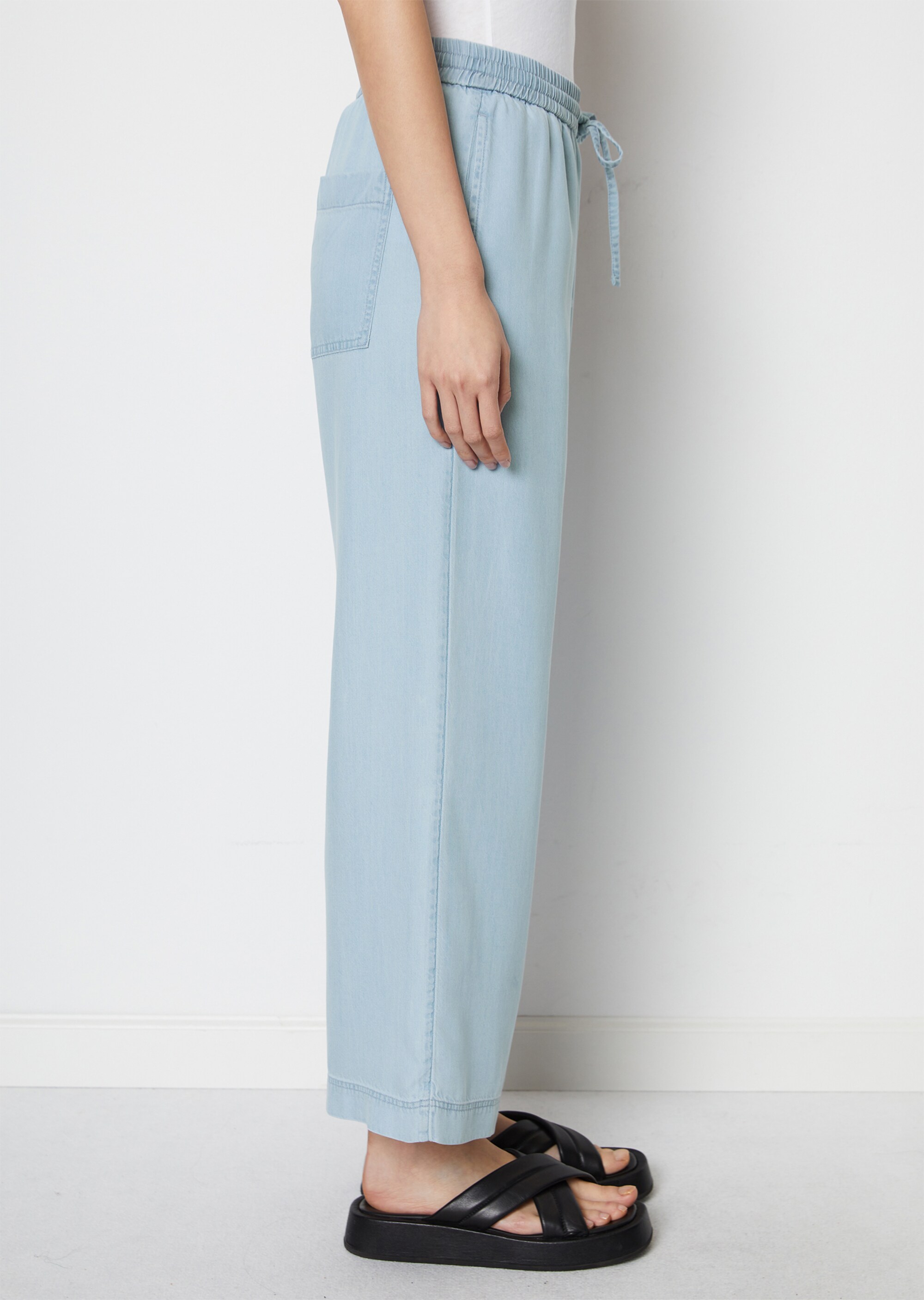 Weite Gummizug-Hoseaus softem Lyocell-Denim