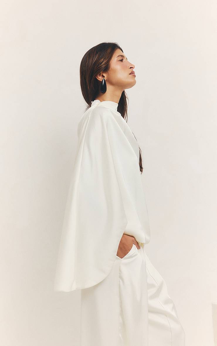 Crème Haut Drapé Asymétrique À Une Manche En Satin Ensemble Coordonné