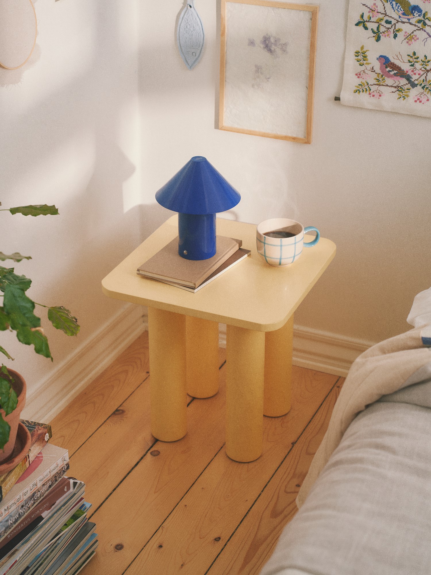 Sidebord | MDF/poppeltræ. 40 x 40 x 40 cm. | Light Olive