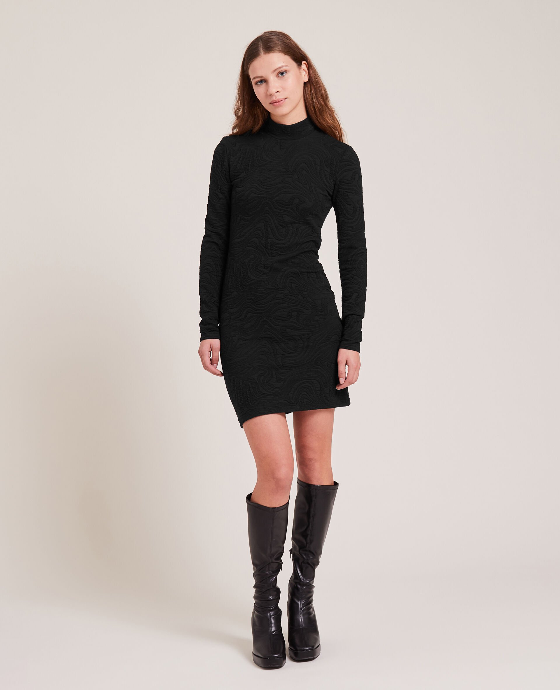 Robe courte matière jacquard - Noir