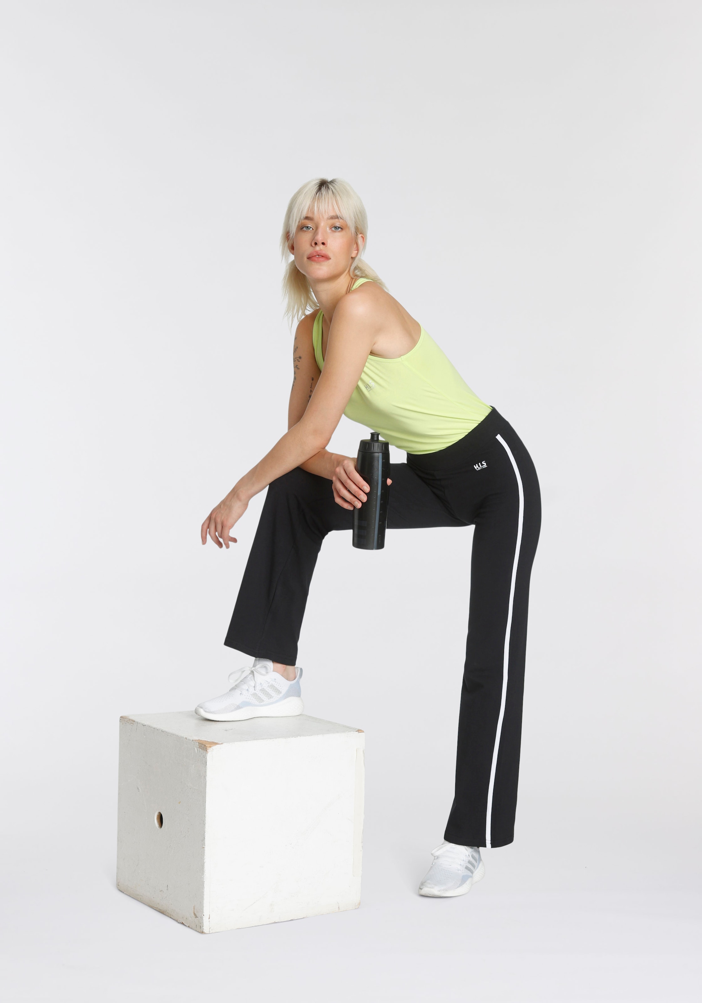 H.I.S Jazzpants  mit einseitig aufgesetztem Band am  Bein