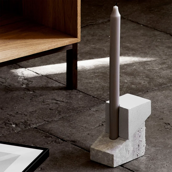 Kristina Dam Studio - Offset Kerzenhalter, H 12 cm, hellgrau