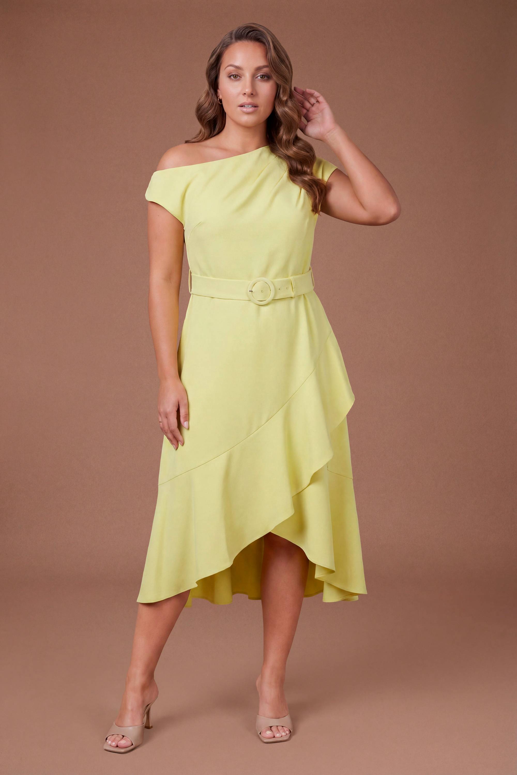 Coast Robe Midi Grande Taille En Crêpe Avec Détail Volant Aux Épaules Drapées