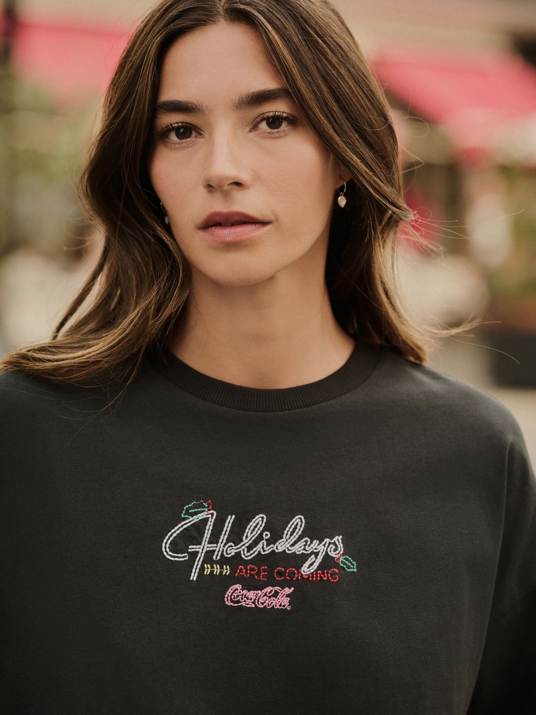Zwart - Coca Cola® Kerstmis T-shirt met geborduurde graphic en Korte mouwen