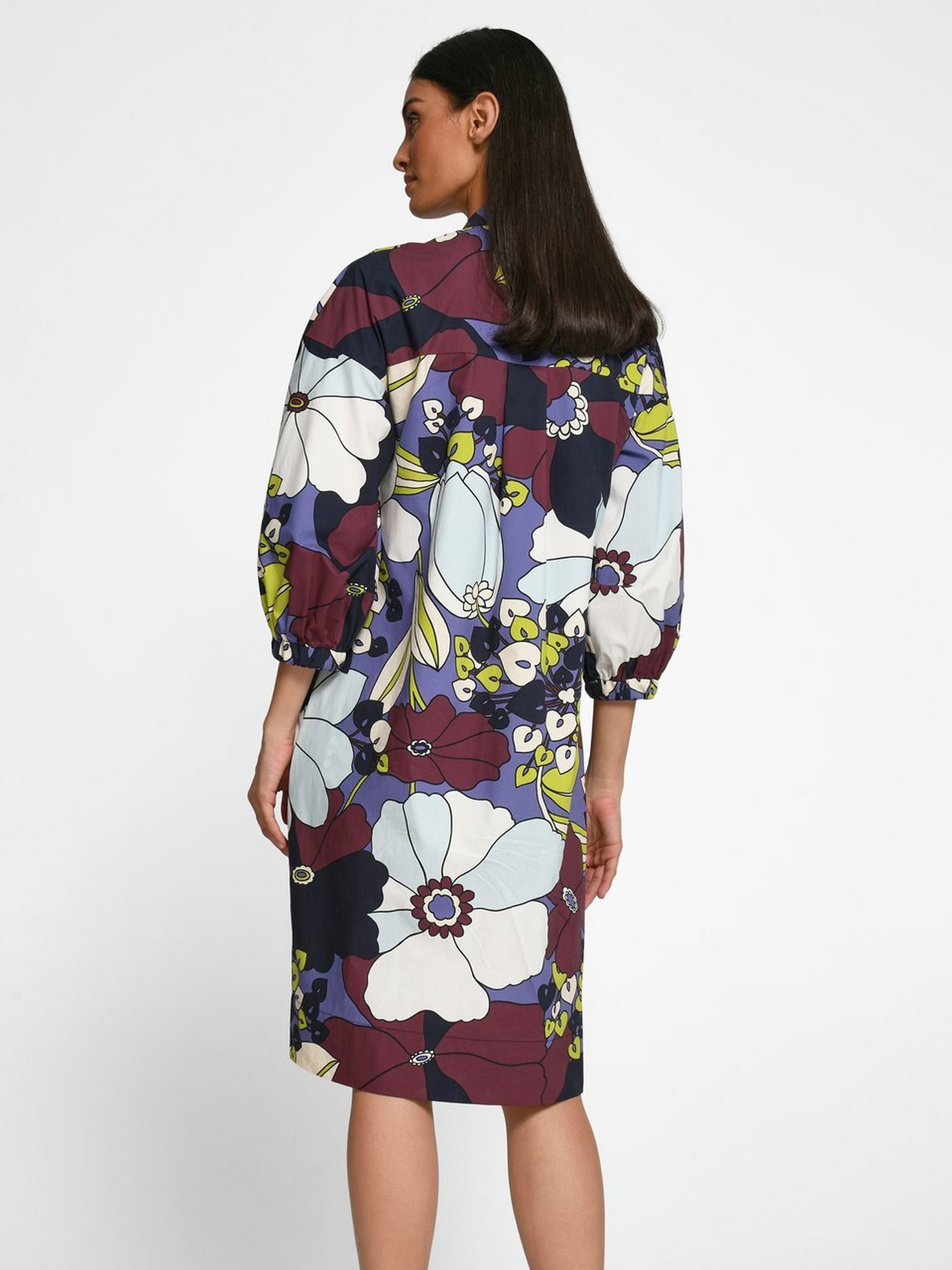 Kleid mit überschnittener Schulter