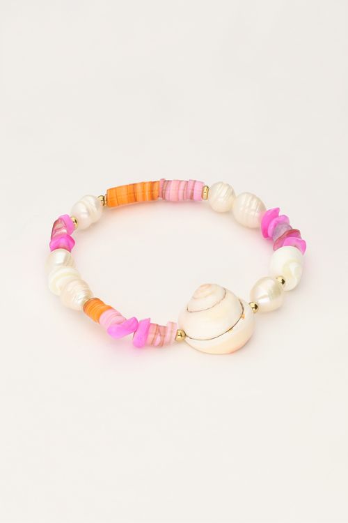 Parelarmband met roze kralen en schelp