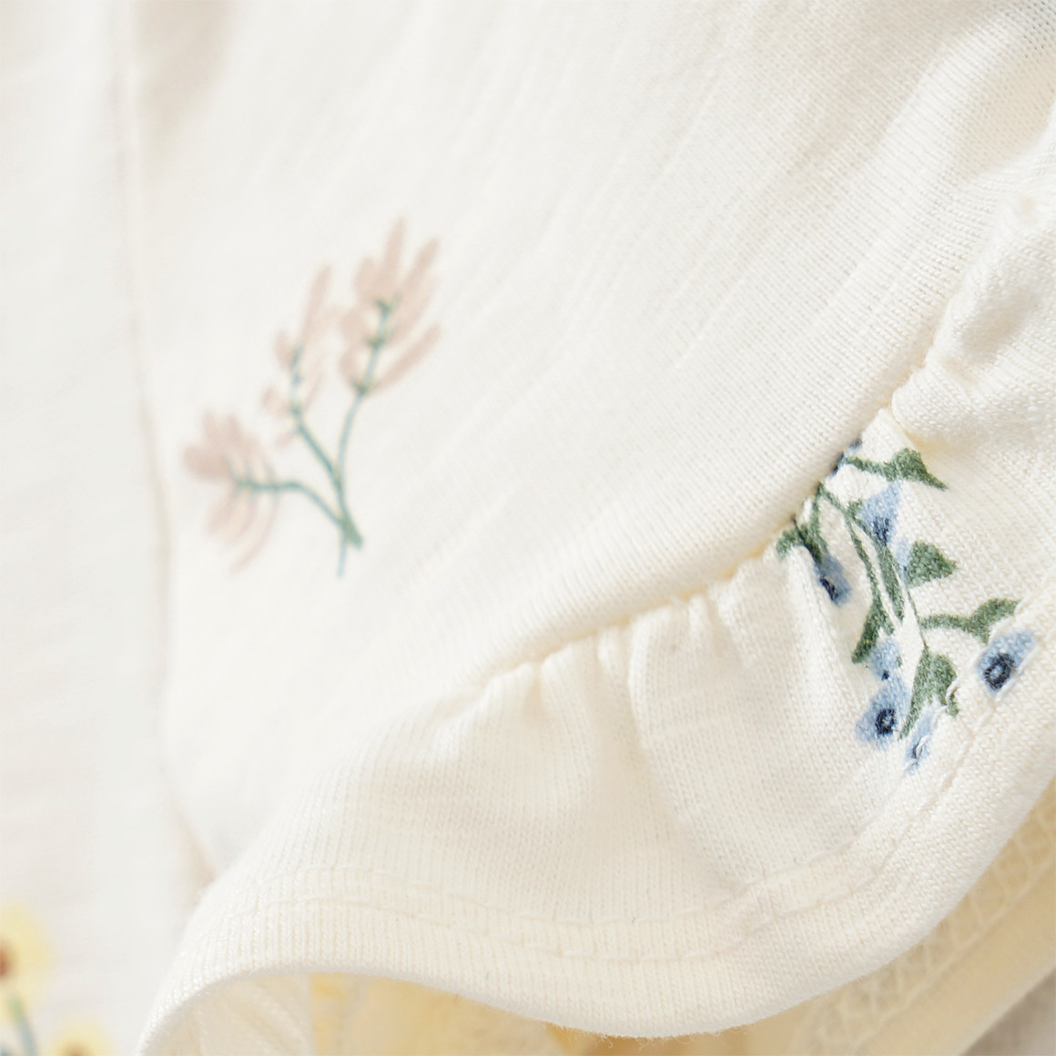 Topomini Pure Collection Baby T-Shirt mit Blumen-Print cremeweiss