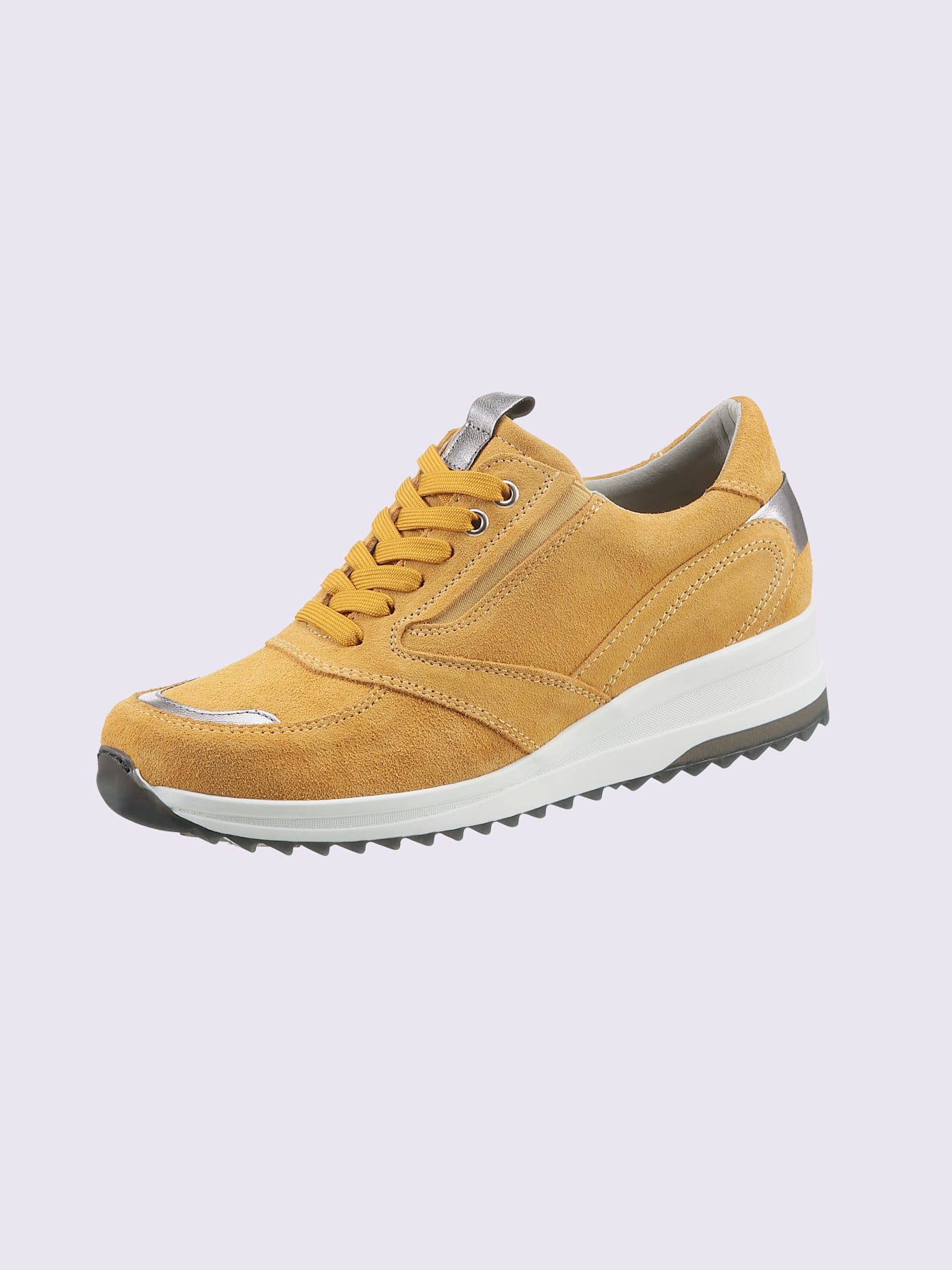 Baskets cuir velours de vache.