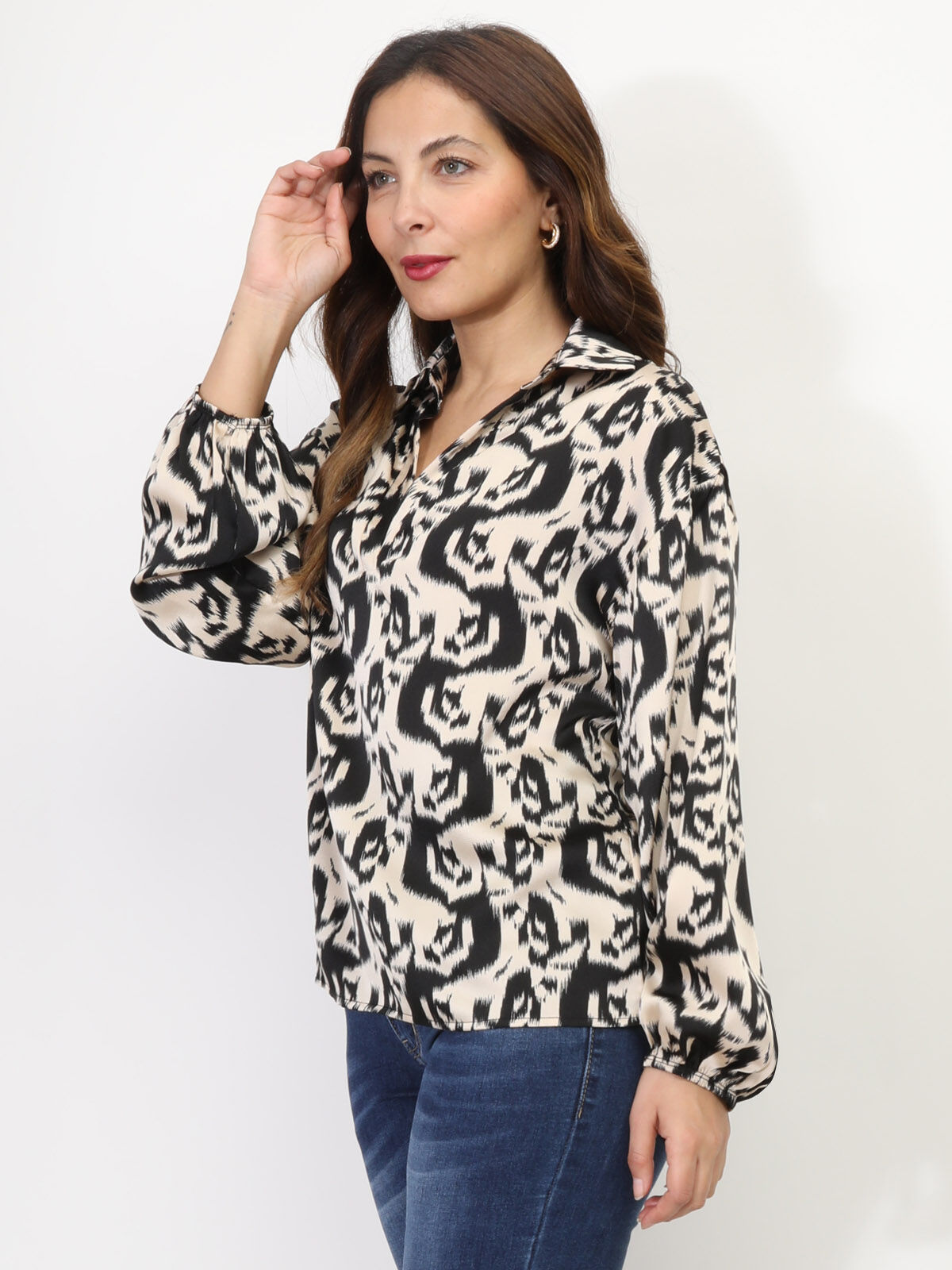 Blouse satinée à motif abstrait- Noir