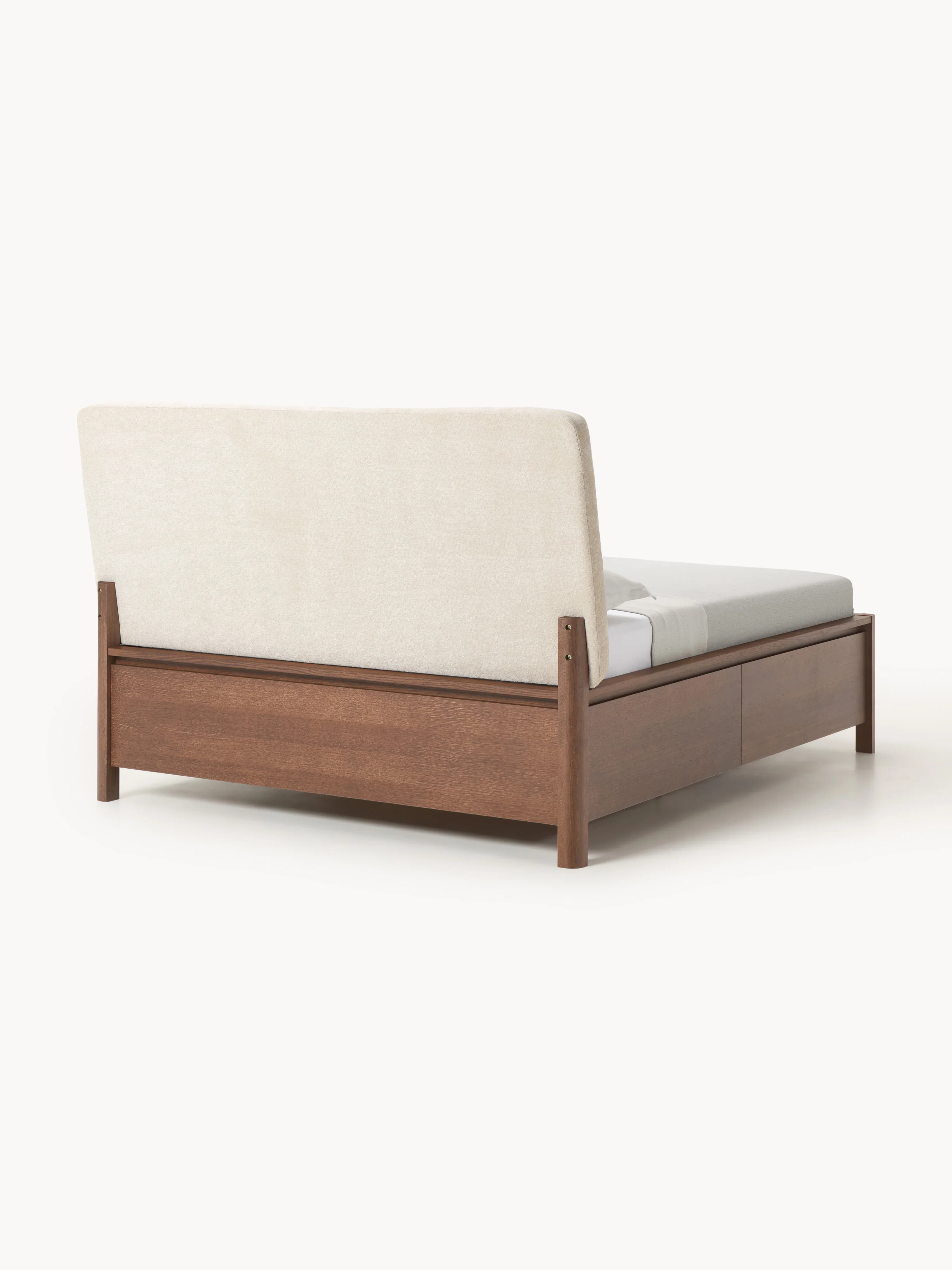 Houten bedframe Santiago met gestoffeerd hoofdeinde en lades