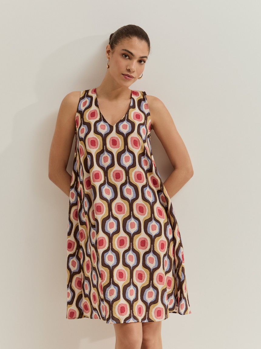 Vestido curto com estampado geométrico