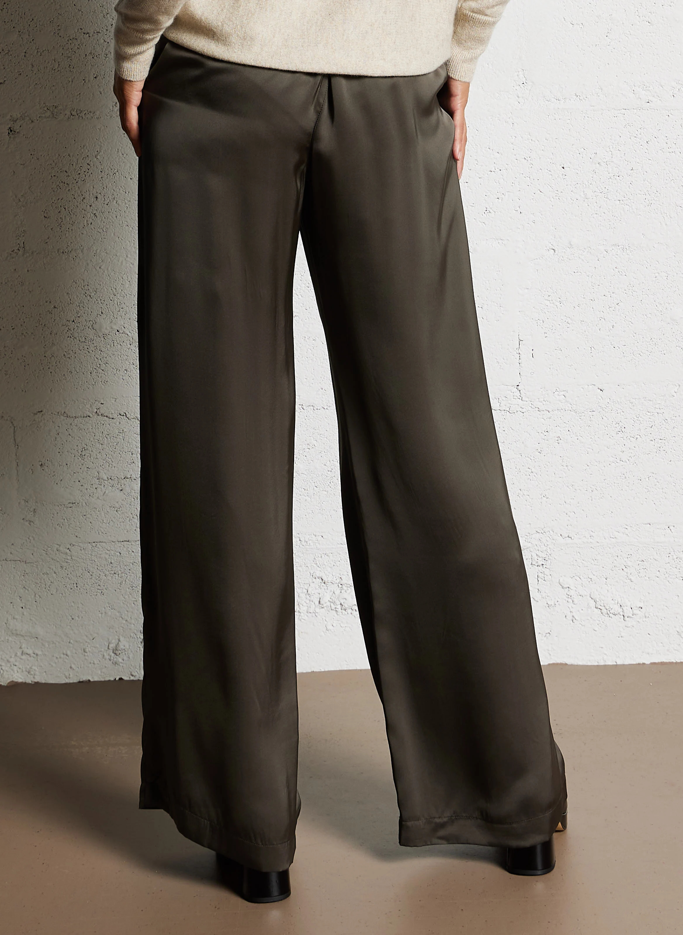 LANZAROTE BIS 2 - Pantalon large en soie | Vert