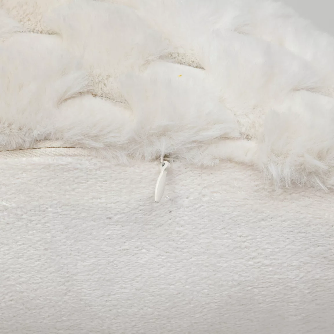 Coussin rectangulaire fausse fourrure (38 x 58 cm) Adriel Beige