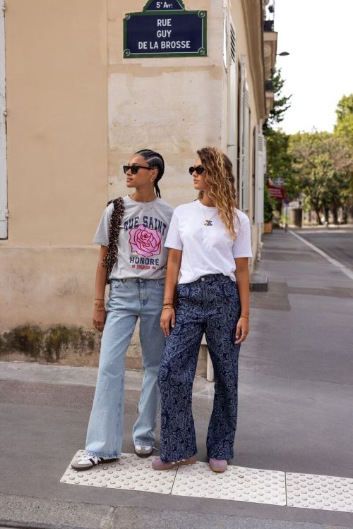 Blauwe denim jeans met rozen
