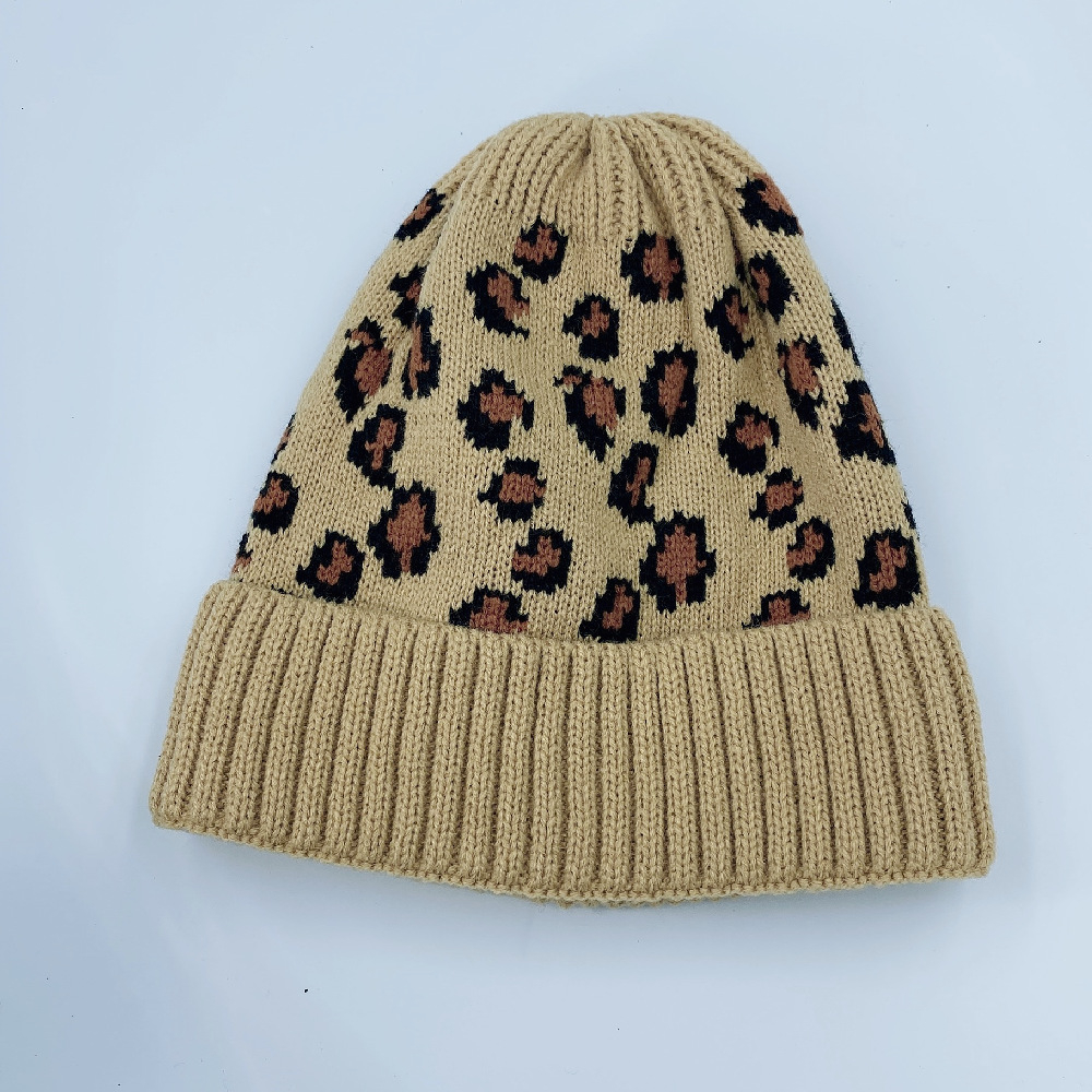 Damen Strickmütze mit Zopfloch Winter Mütze für Pferdeschwanz   Zöpfe (One Size) - Leo / Braun