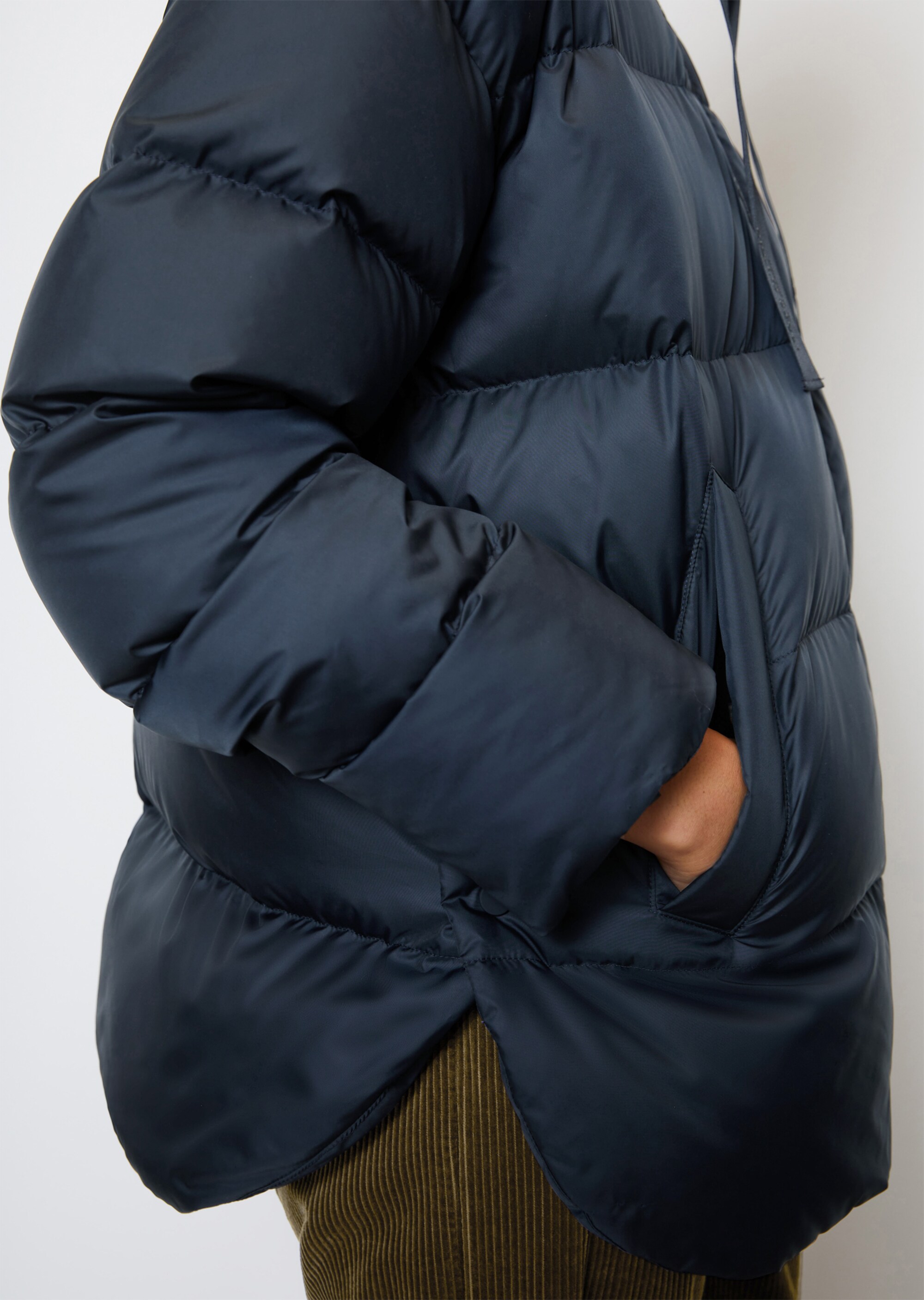 Puffer-Daunenjacke relaxed mit seitlichen Knopfleisten